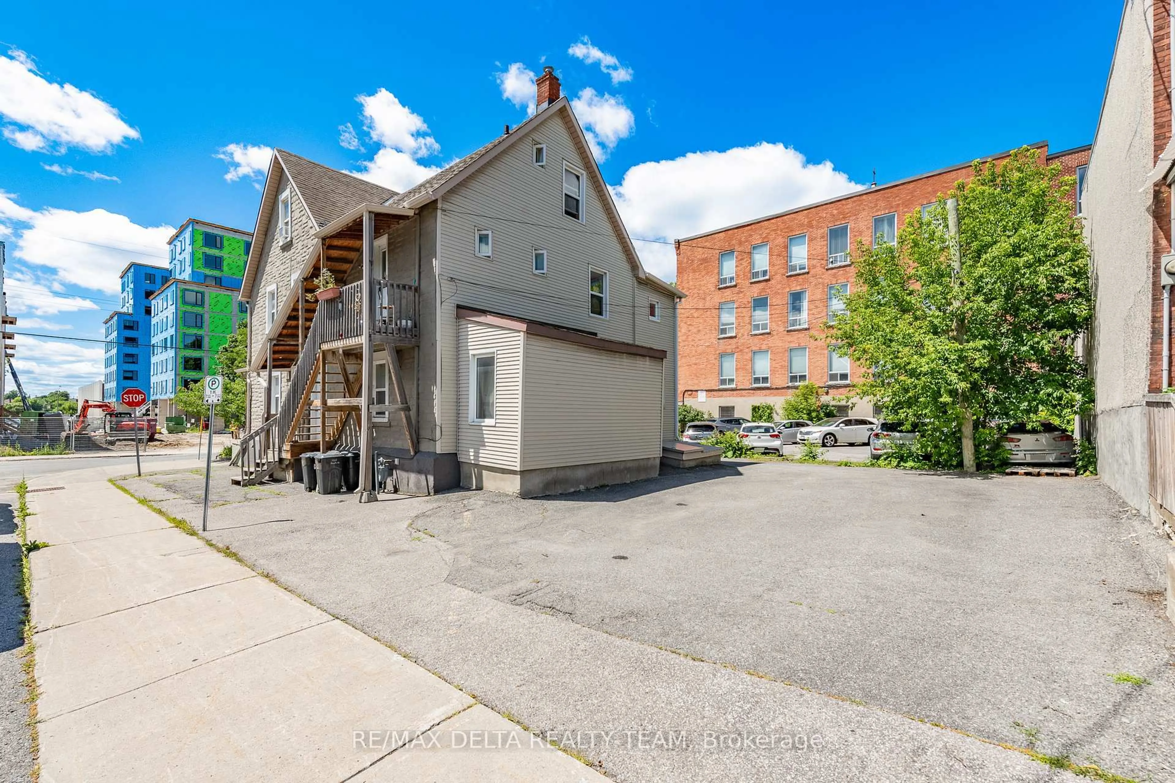 Unknown for 437-439 BOOTH St, Ottawa Ontario K1R 7K8
