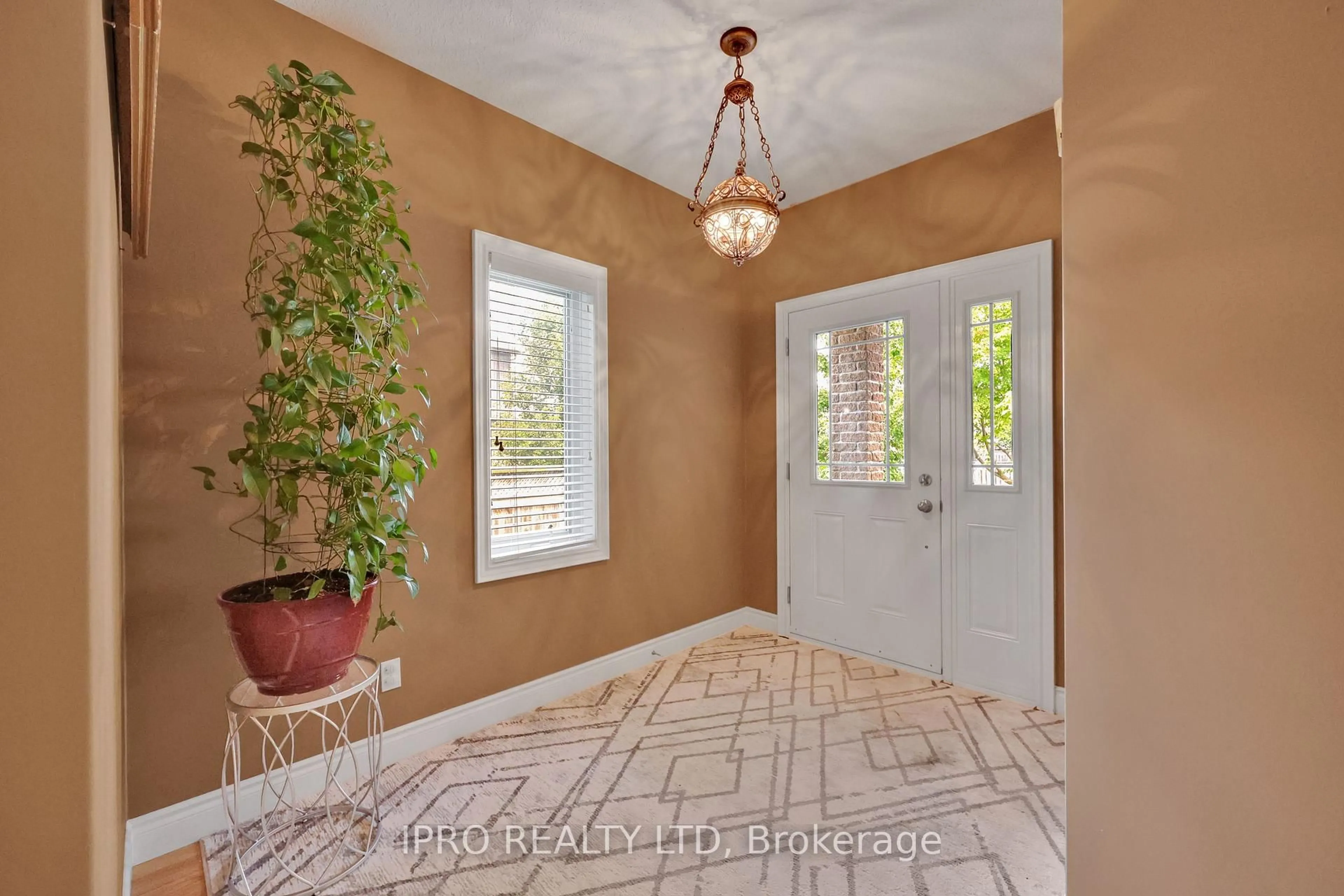 Indoor entryway for 803 SPITFIRE St, Woodstock Ontario N4T 0A9