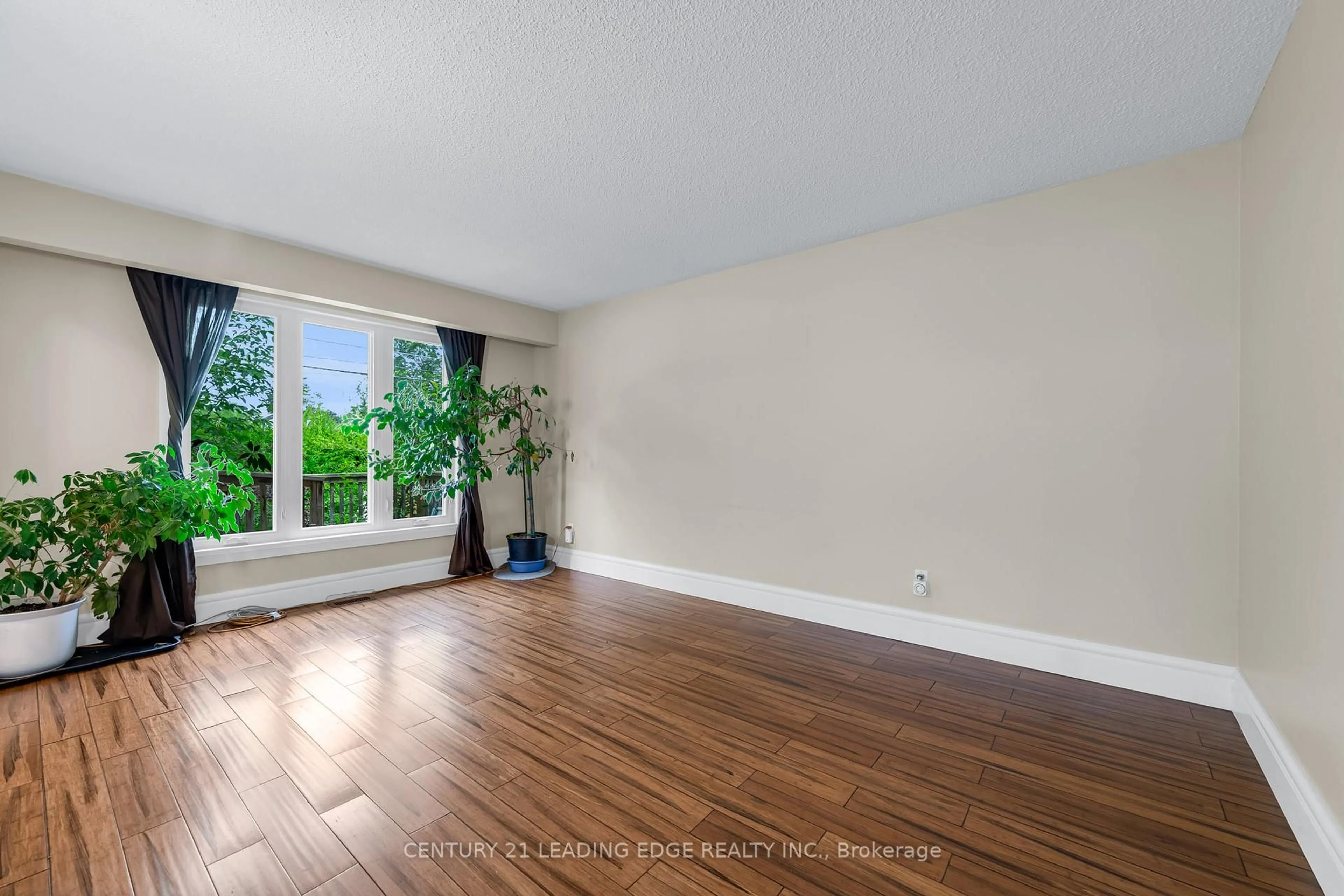 A pic of a room for 636 Crescent Rd, Fort Erie Ontario L2A 4P8