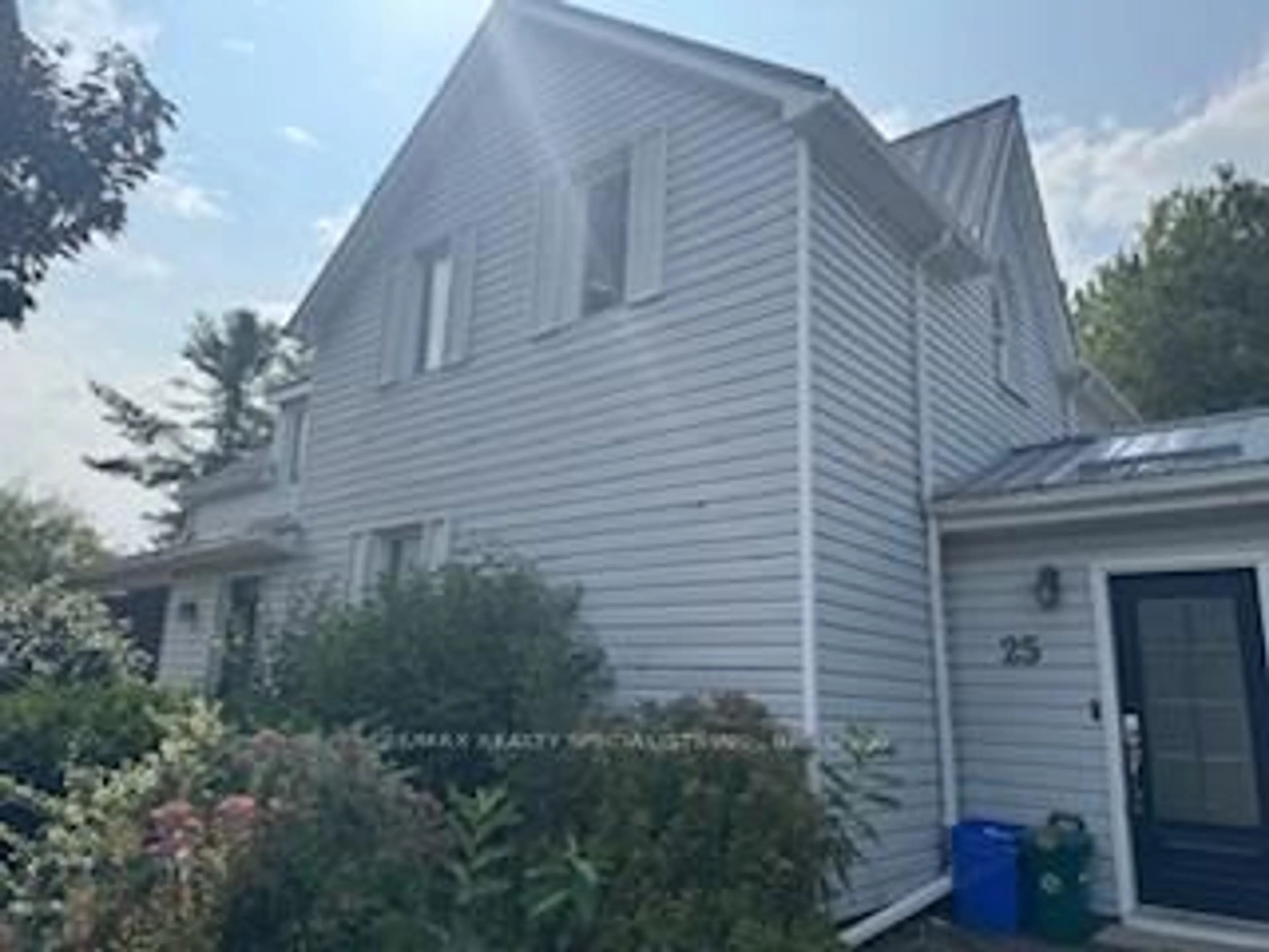 Home with vinyl exterior material, unknown for 25 Dundas St, Erin Ontario N0B 1T0