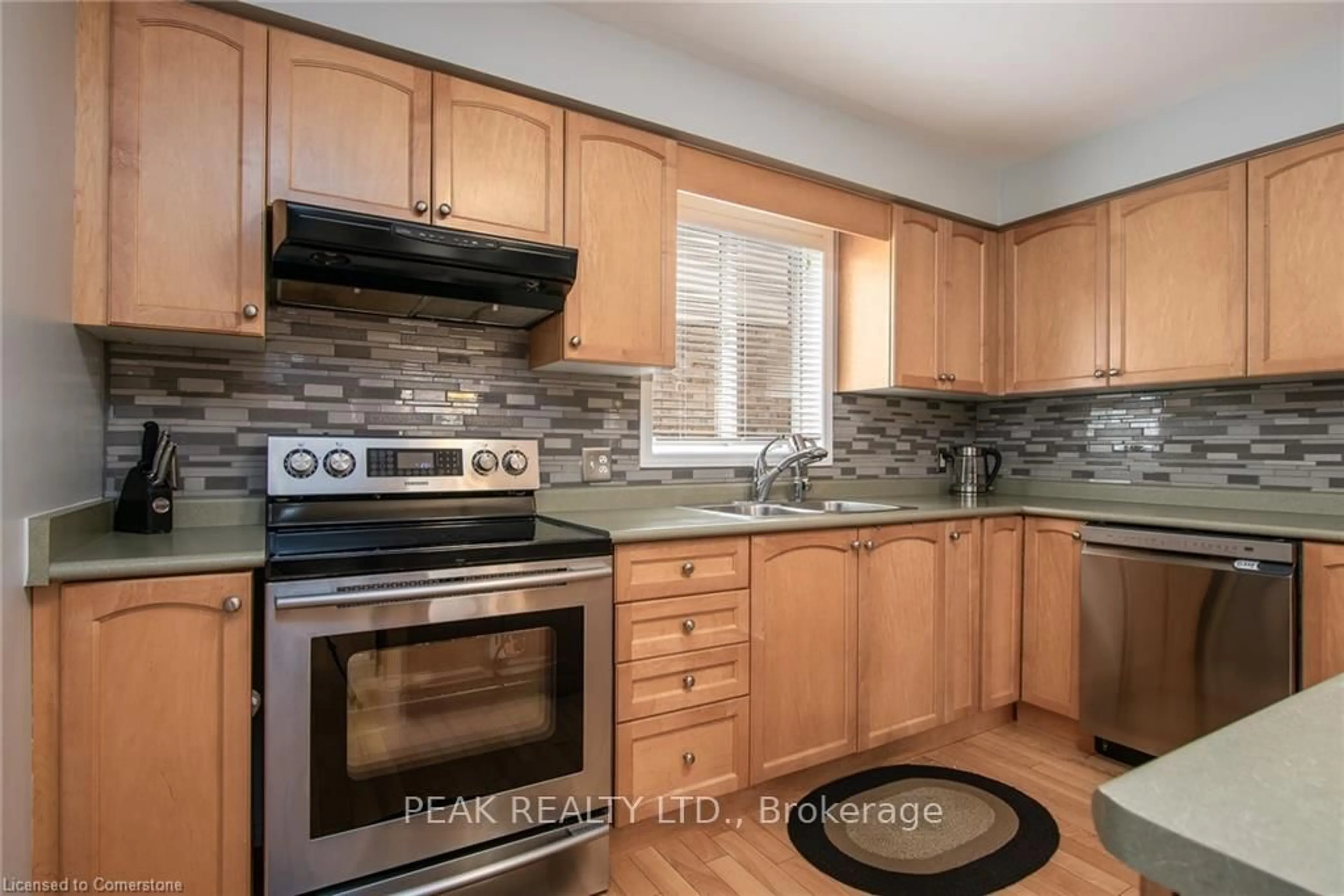 Standard kitchen, unknown for 71 Dubrick Cres, Kitchener Ontario N2E 4A7