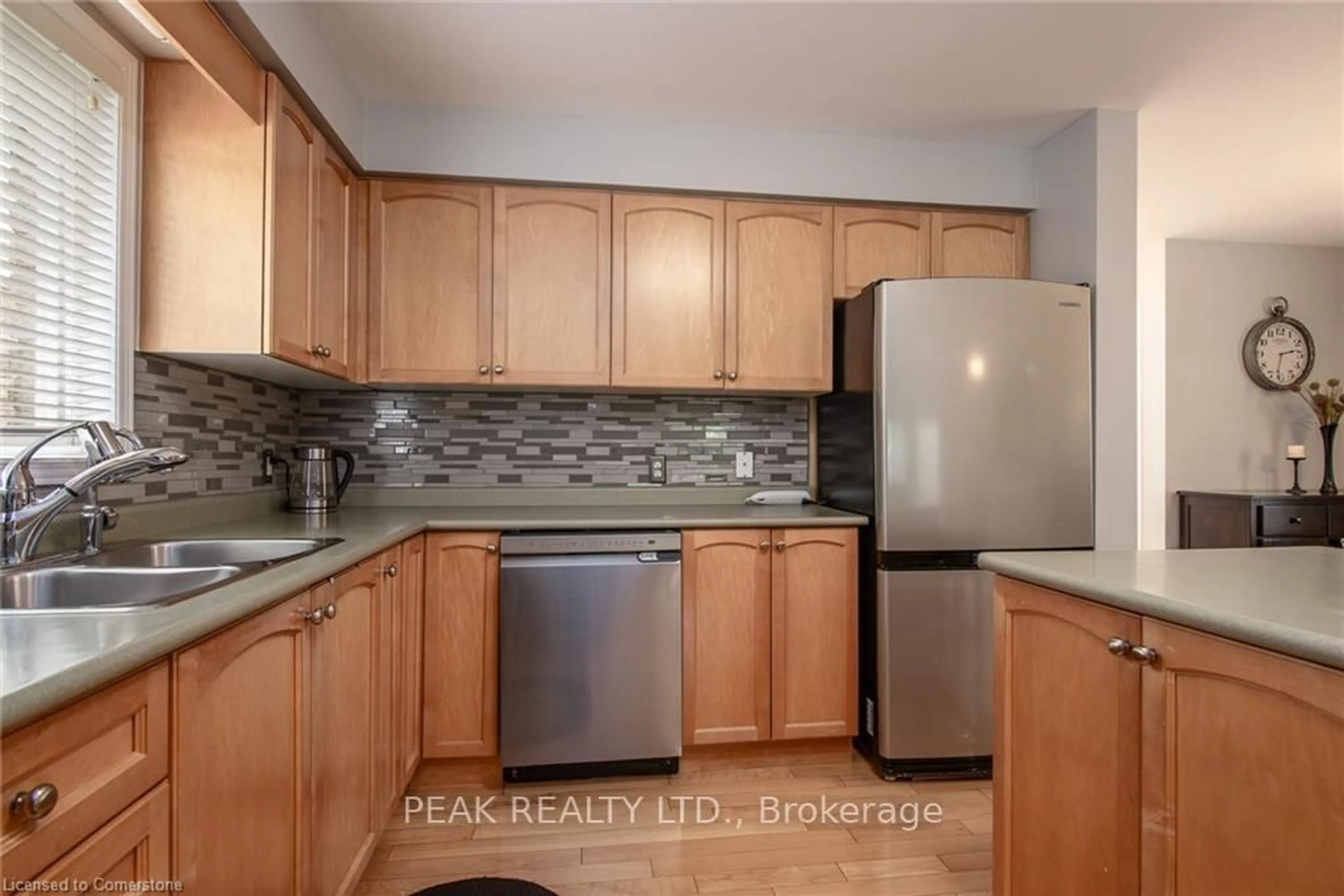 Standard kitchen, unknown for 71 Dubrick Cres, Kitchener Ontario N2E 4A7