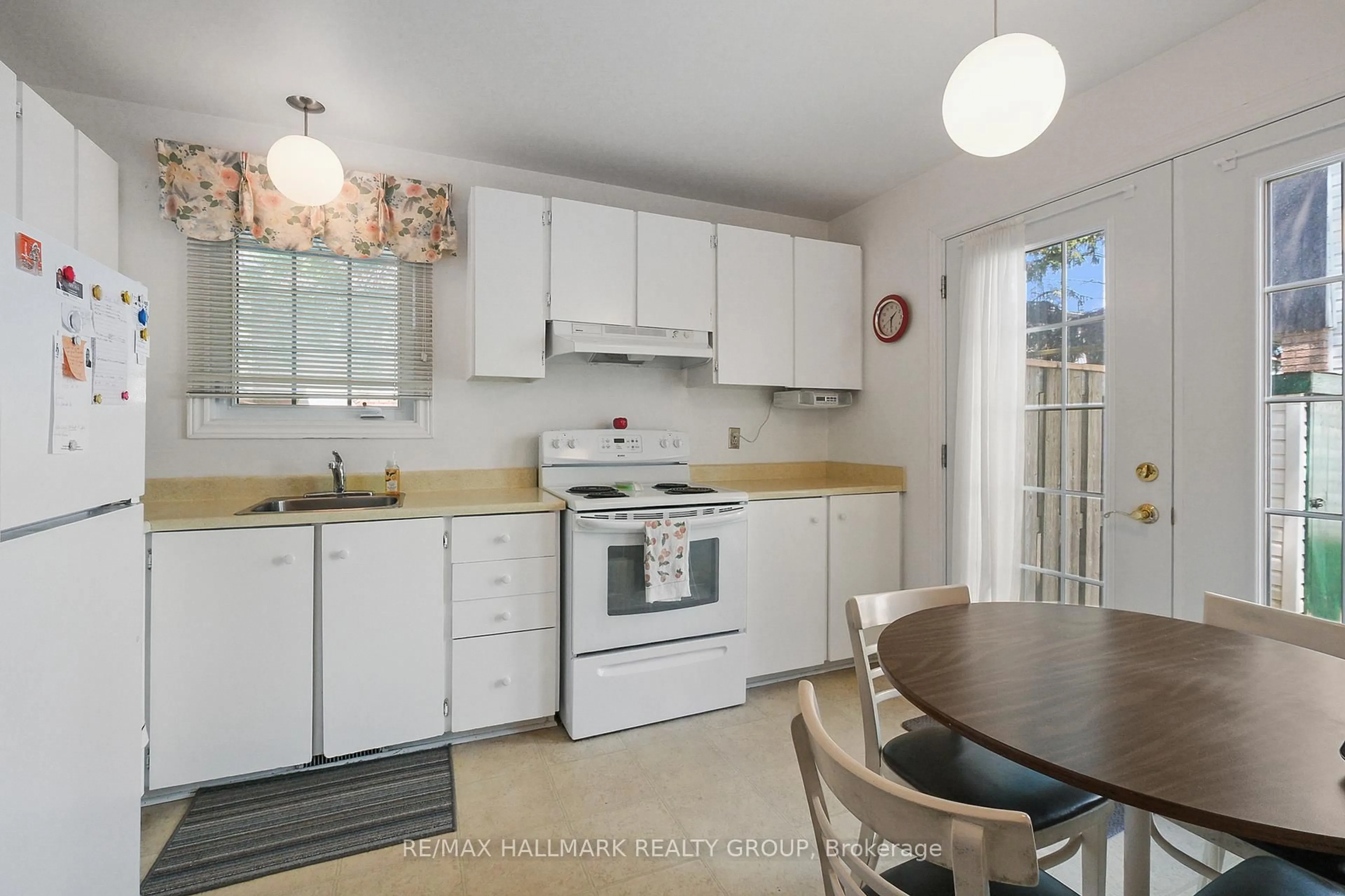 Standard kitchen, unknown for 625 Trelawny Private, Ottawa Ontario K2C 3M9