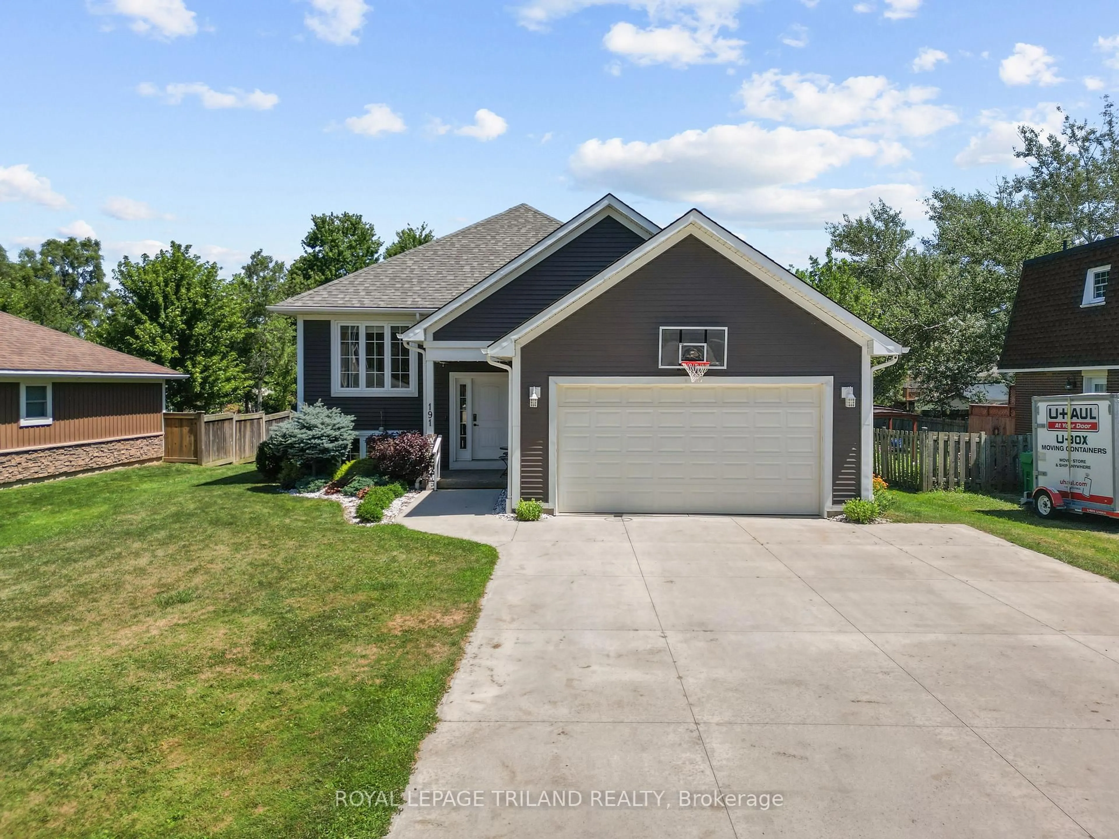 Home with vinyl exterior material, street for 191 King St, Southwest Middlesex Ontario N0L 1M0