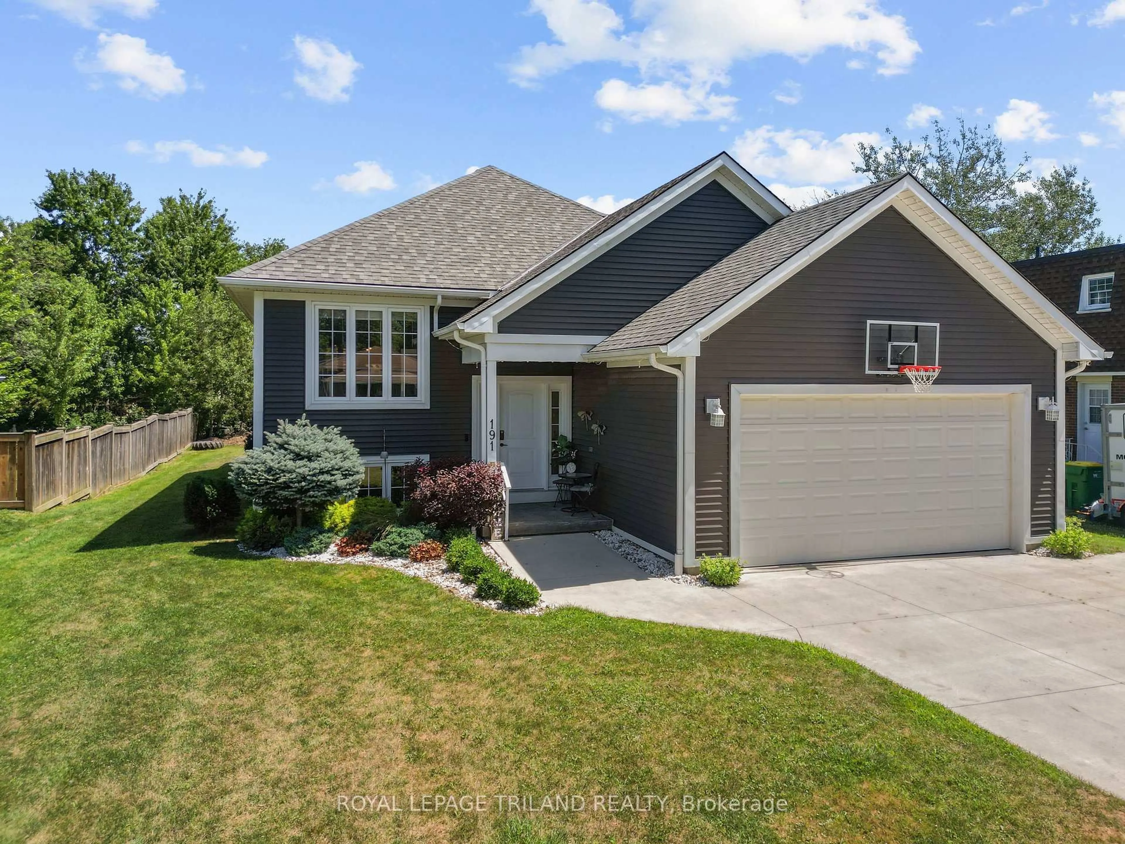 Home with vinyl exterior material, street for 191 King St, Southwest Middlesex Ontario N0L 1M0