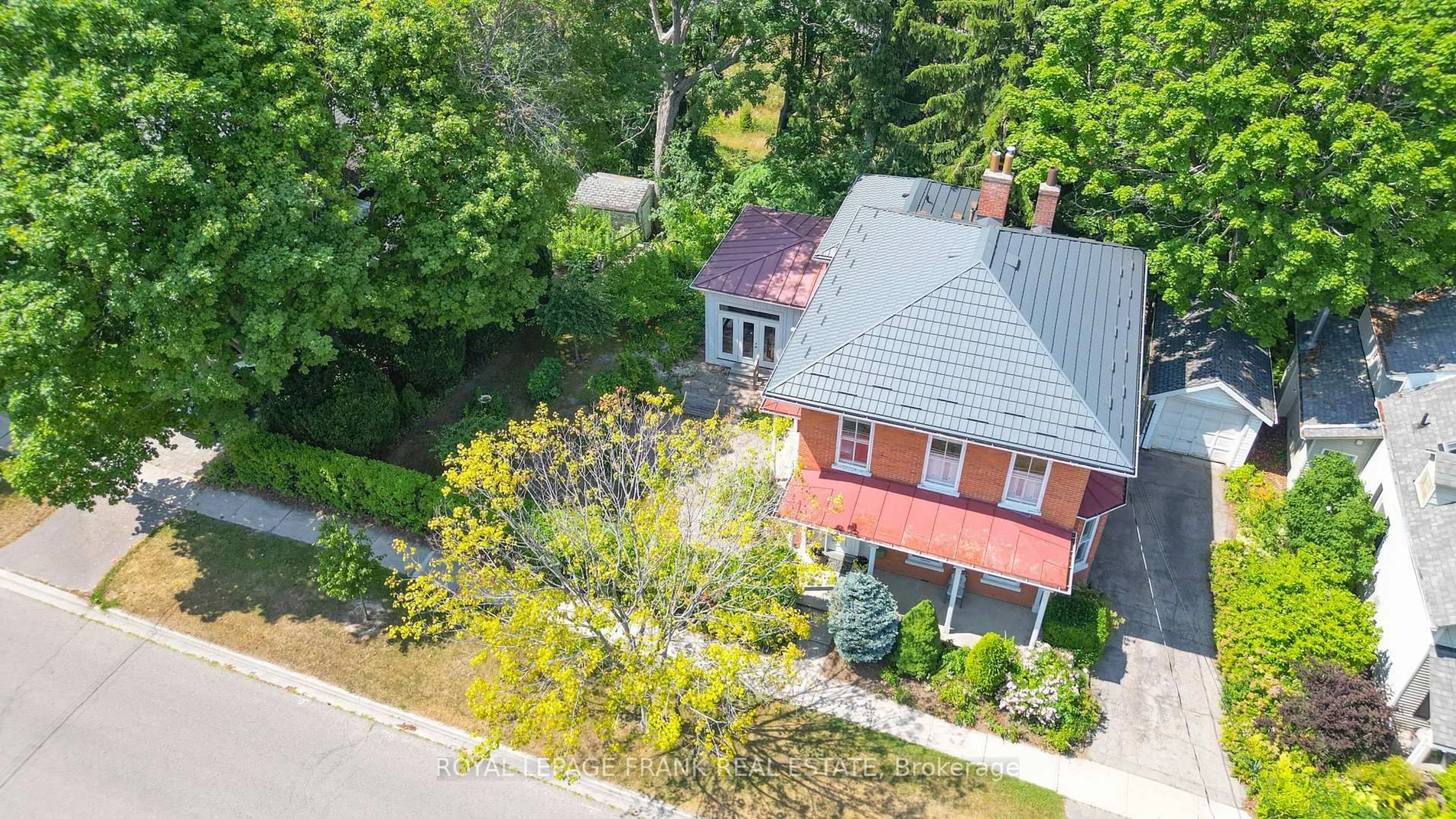 A pic from outside/outdoor area/front of a property/back of a property/a pic from drone, street for 6 Sherbourne St, Port Hope Ontario L1A 1H2