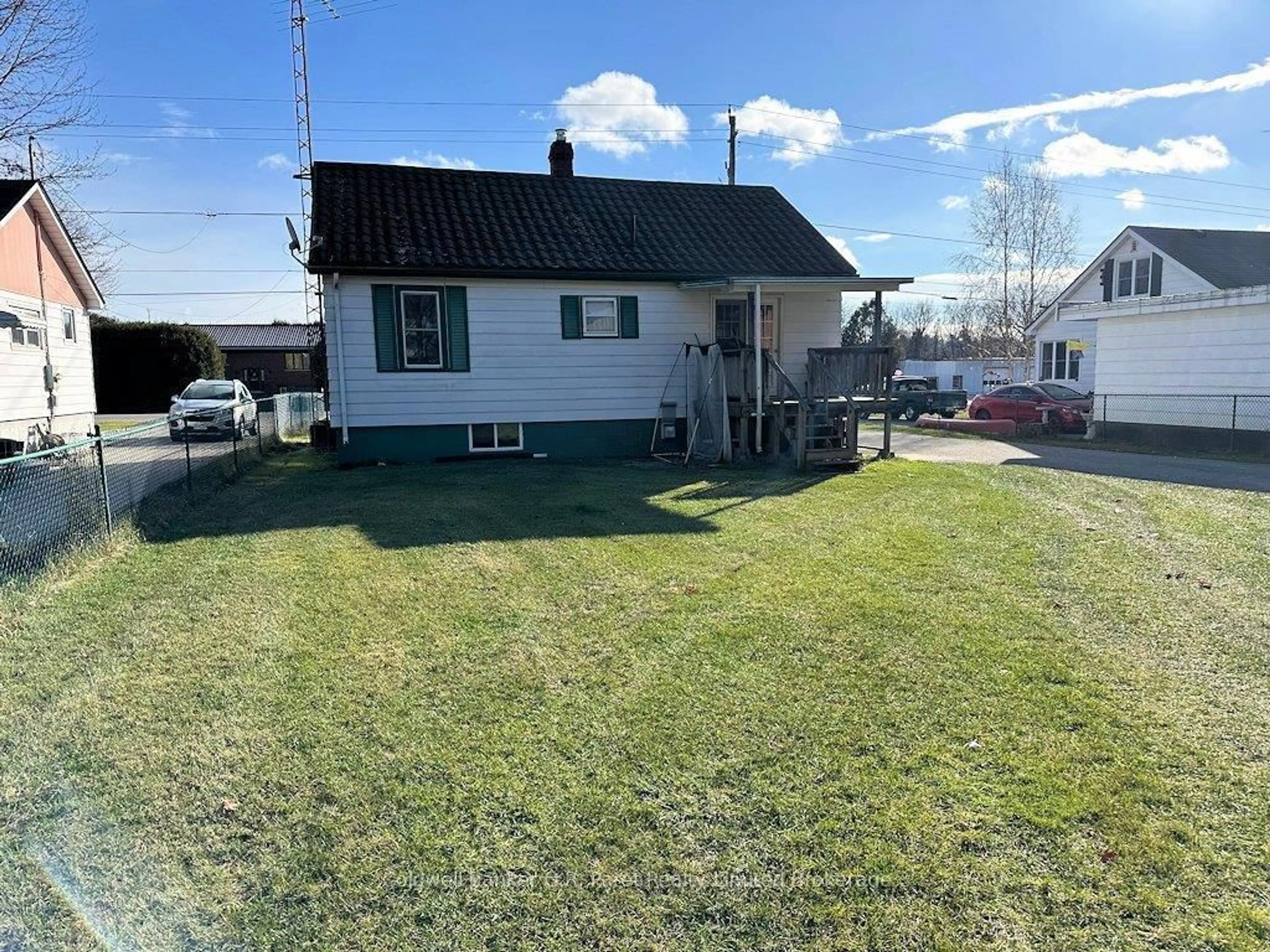 A pic from outside/outdoor area/front of a property/back of a property/a pic from drone, street for 387 Highway 19, Tillsonburg Ontario N4G 4G9