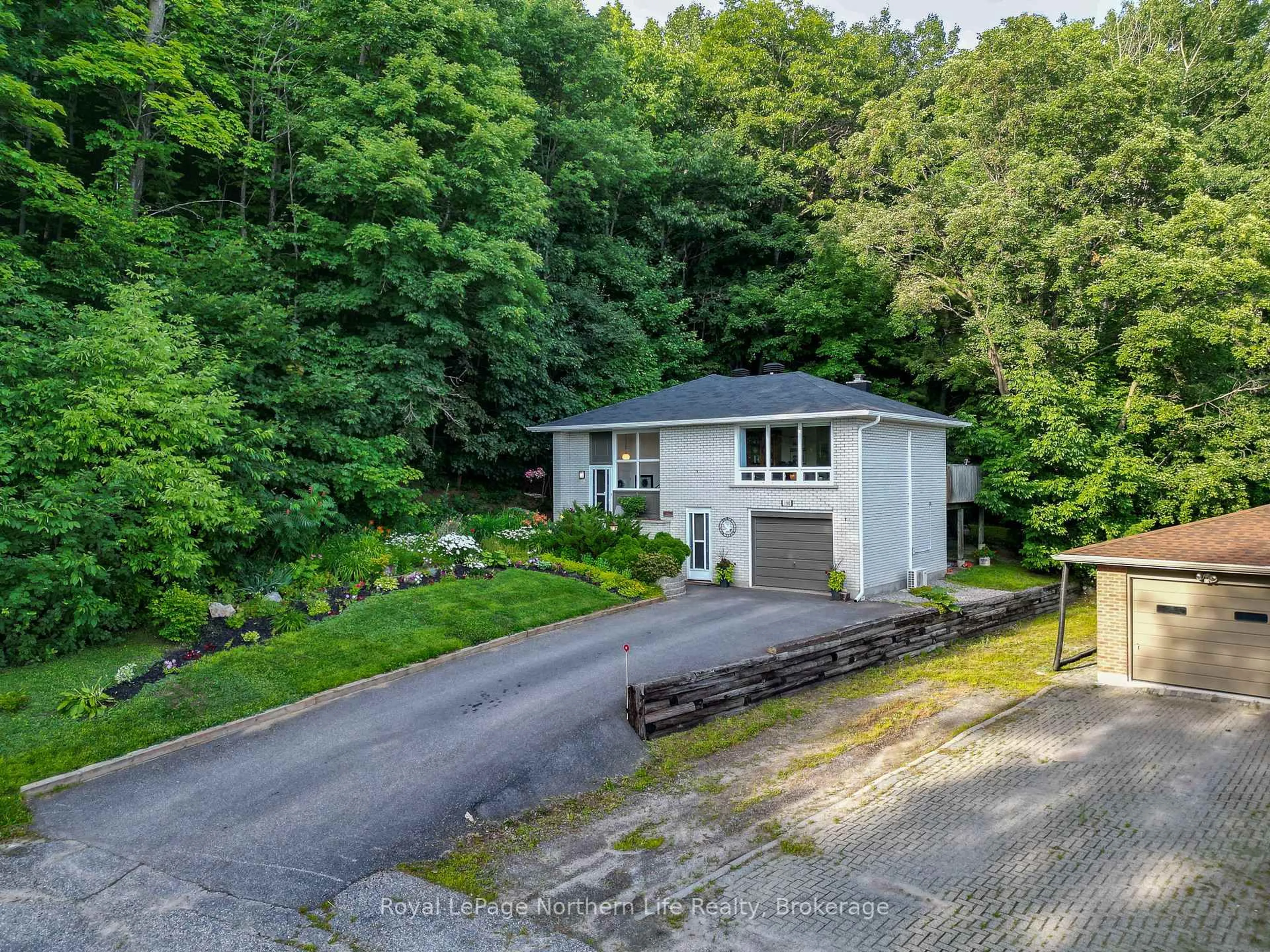 A pic from outside/outdoor area/front of a property/back of a property/a pic from drone, unknown for 190 Balsam Cres, North Bay Ontario P1B 6M3