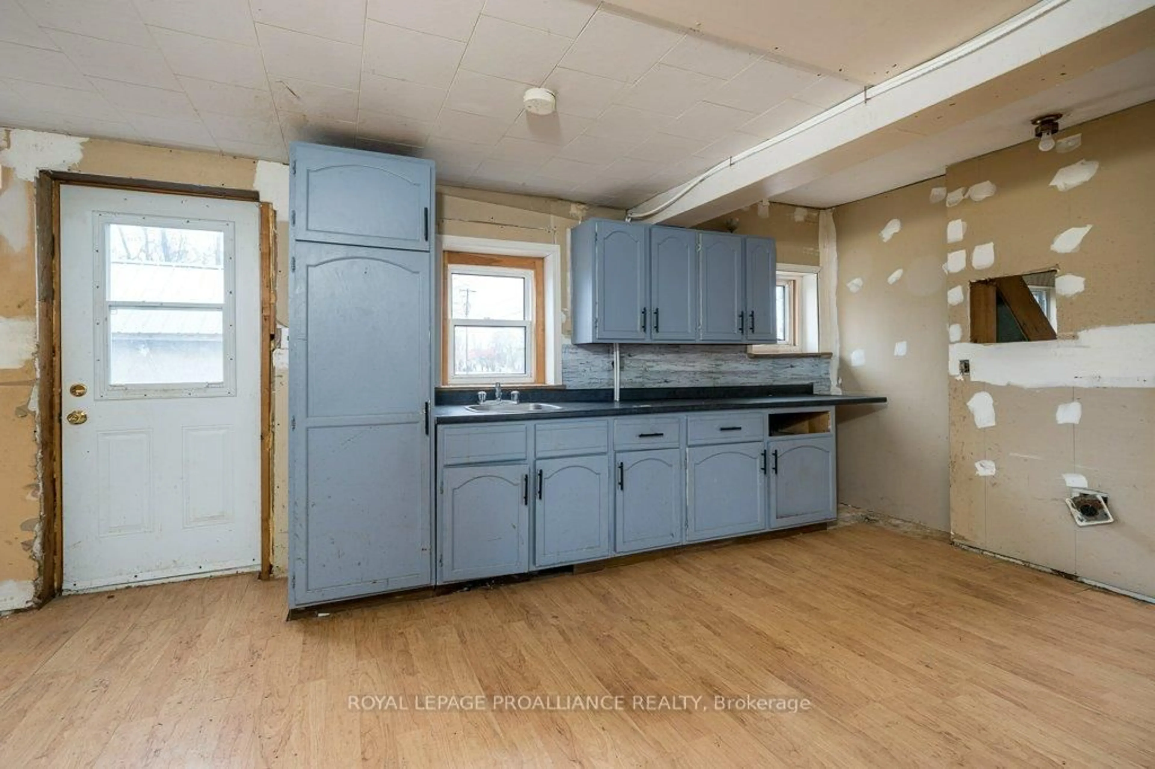 Standard kitchen, unknown for 3217 County Road 41, Greater Napanee Ontario K0K 2W0