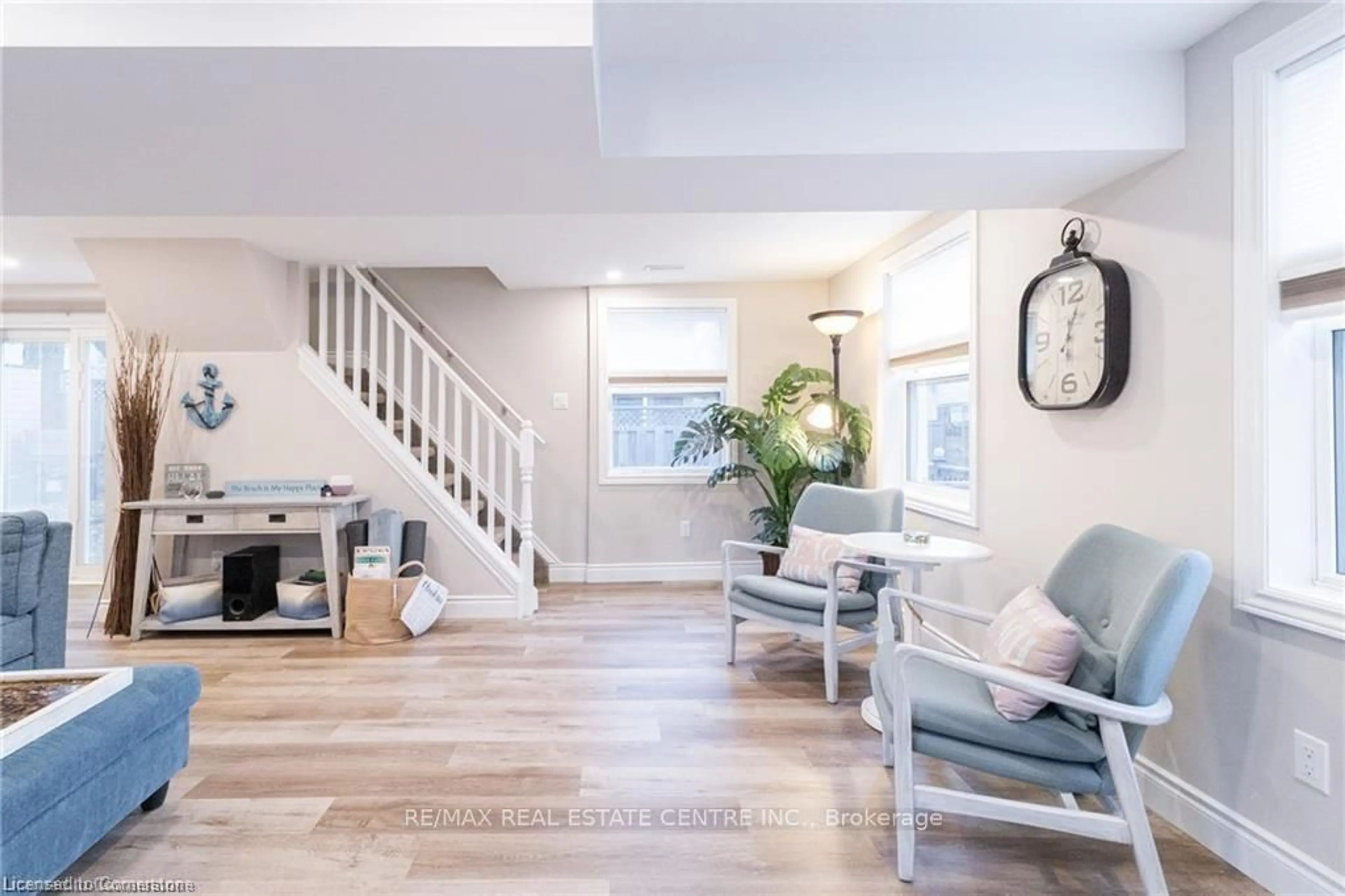 Indoor entryway for 11 Dietrich Cres, Lambton Shores Ontario N0M 1T0