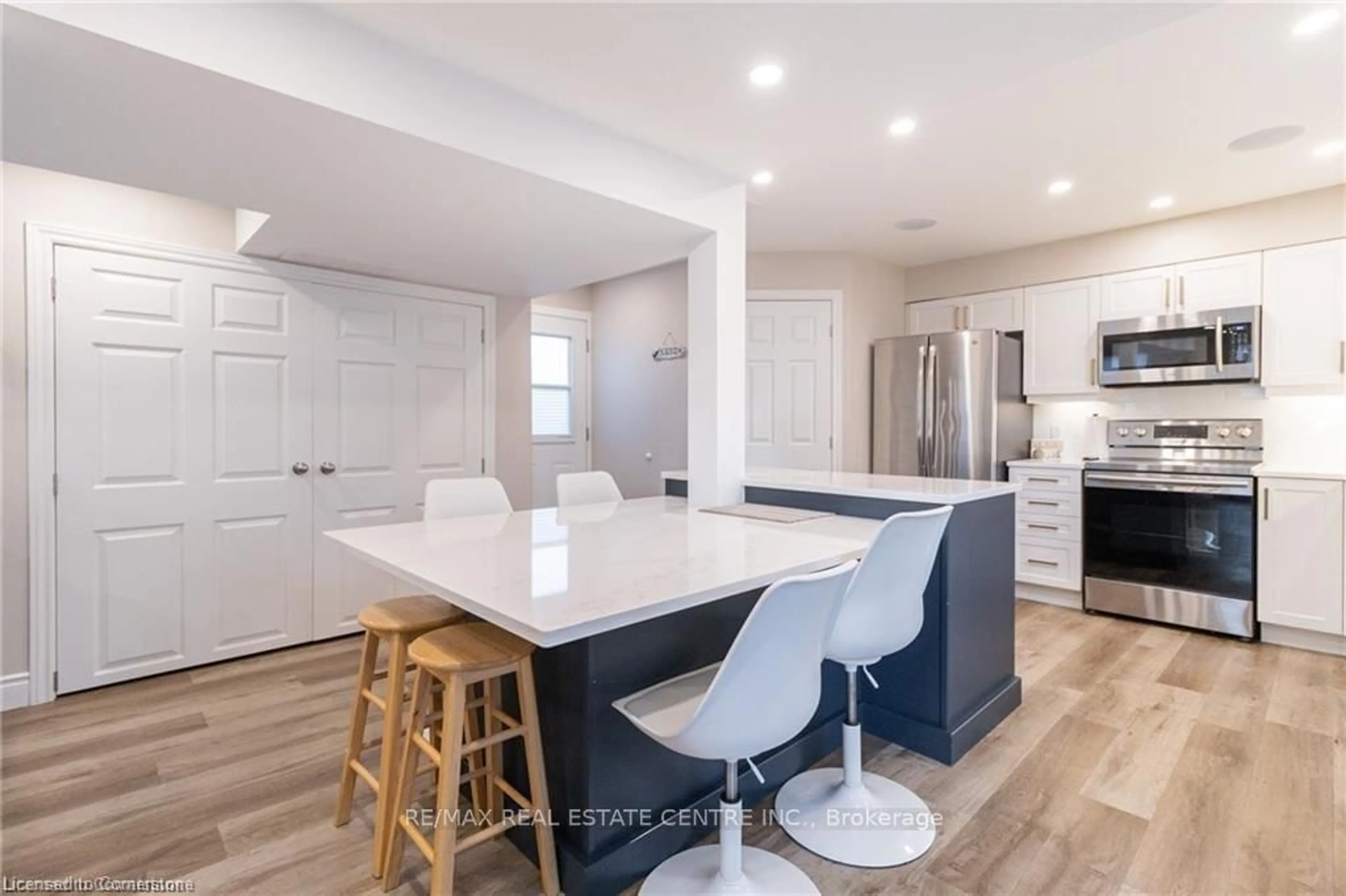 Open concept kitchen, ceramic/tile floor for 11 Dietrich Cres, Lambton Shores Ontario N0M 1T0