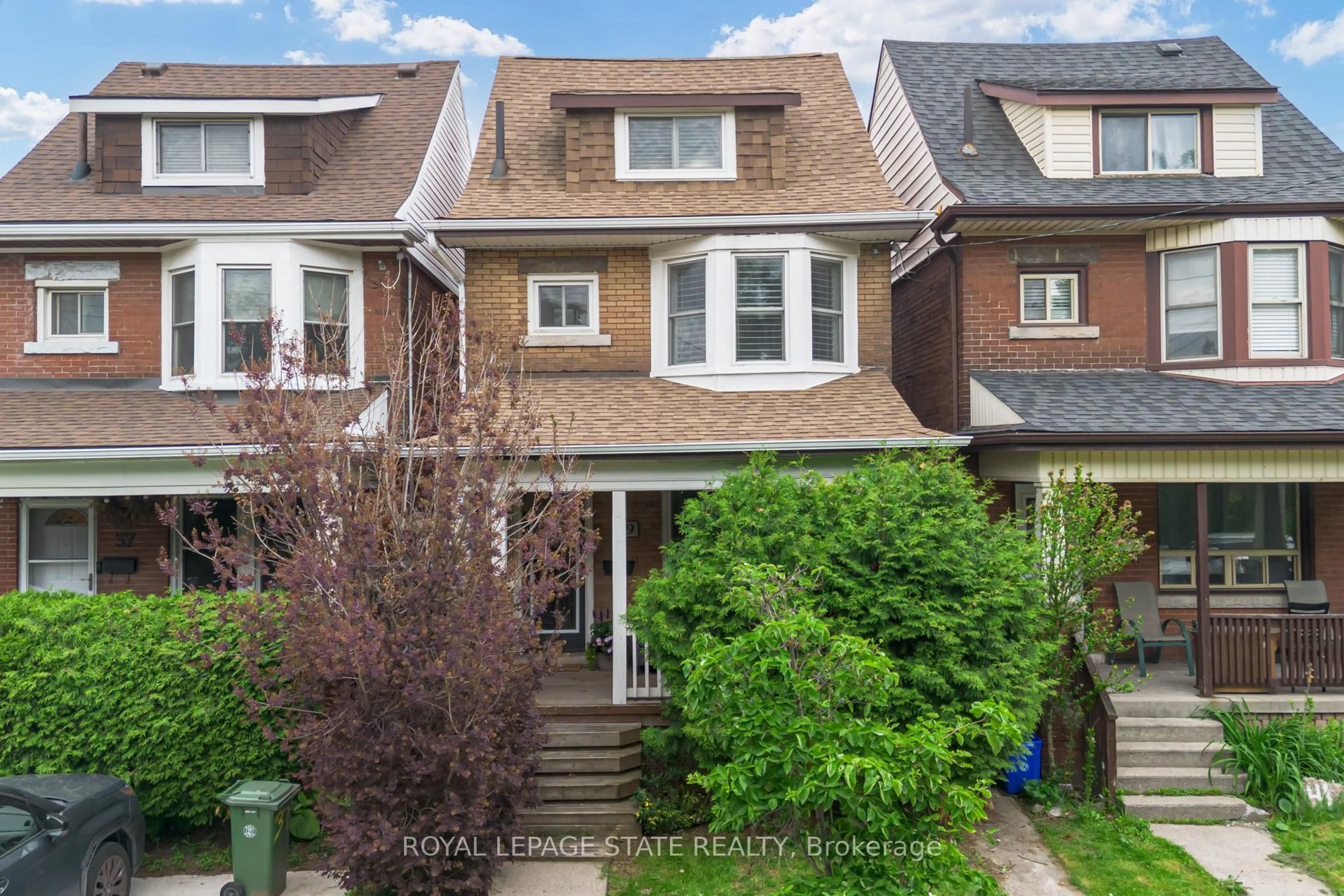 Home with brick exterior material, street for 39 East Bend Ave, Hamilton Ontario L8M 3E4