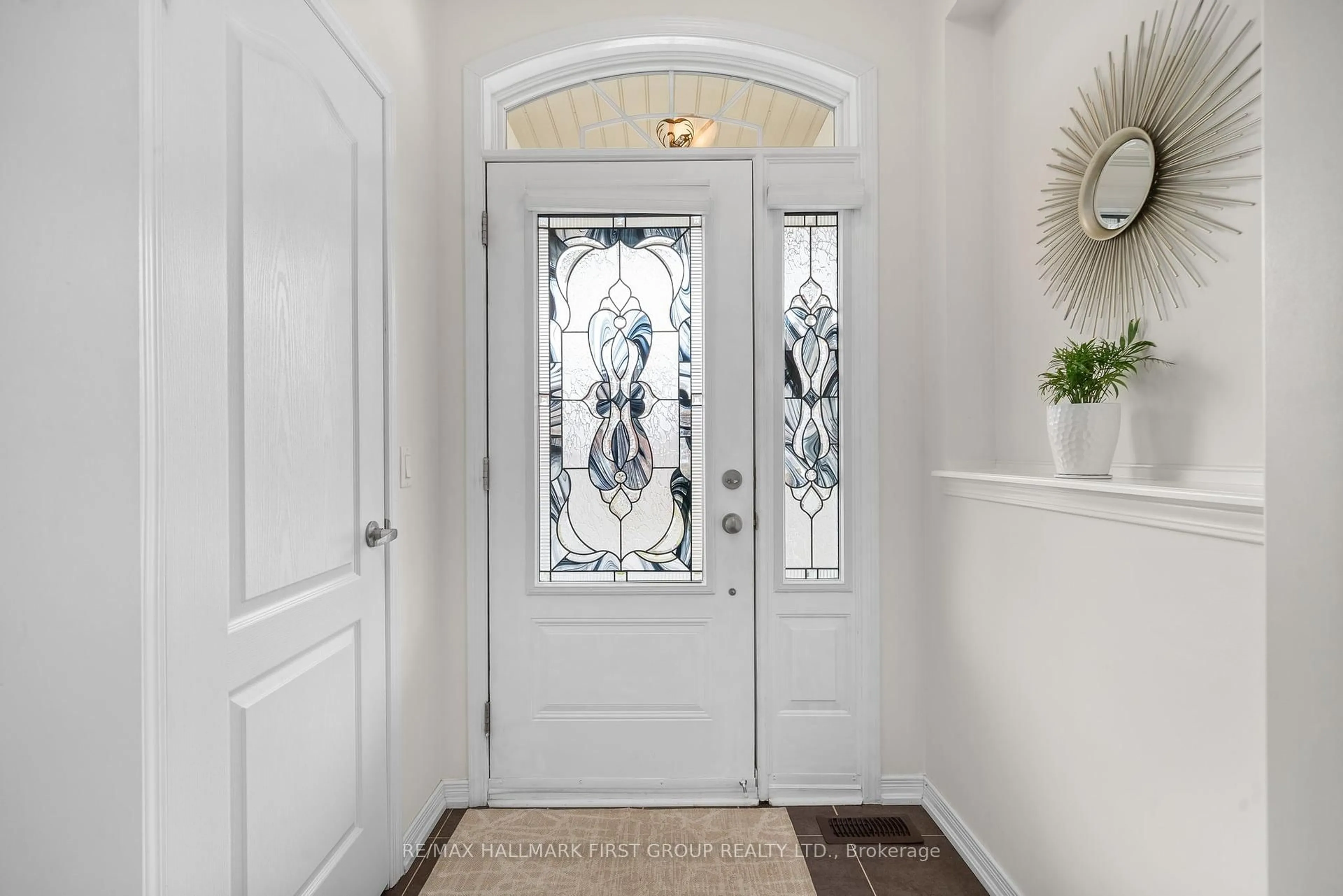 Indoor entryway for 638 Robinson Dr, Cobourg Ontario K9A 0J5