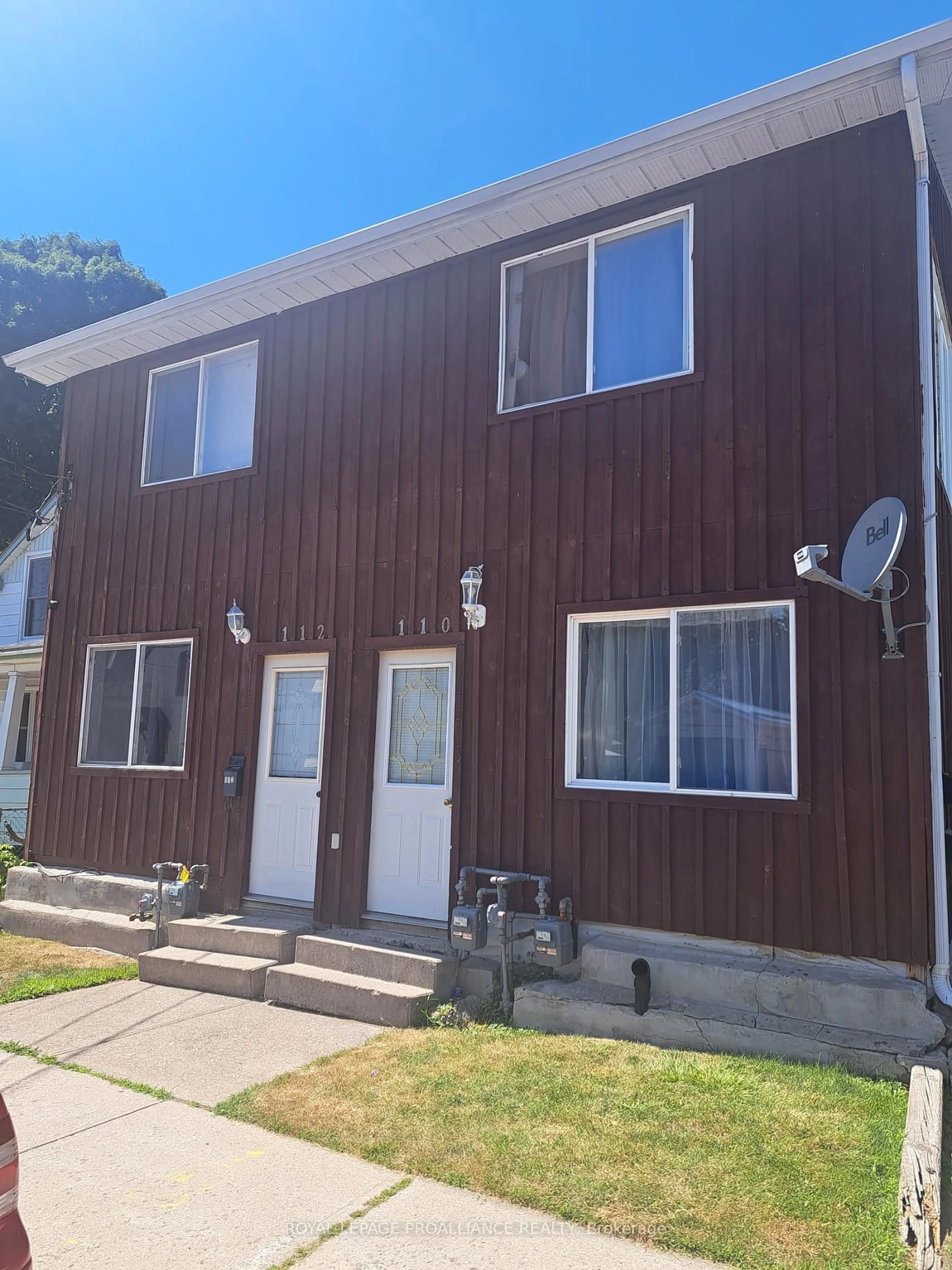 Home with vinyl exterior material, street for 110-112 CHURCH St, Brockville Ontario K6V 2H4