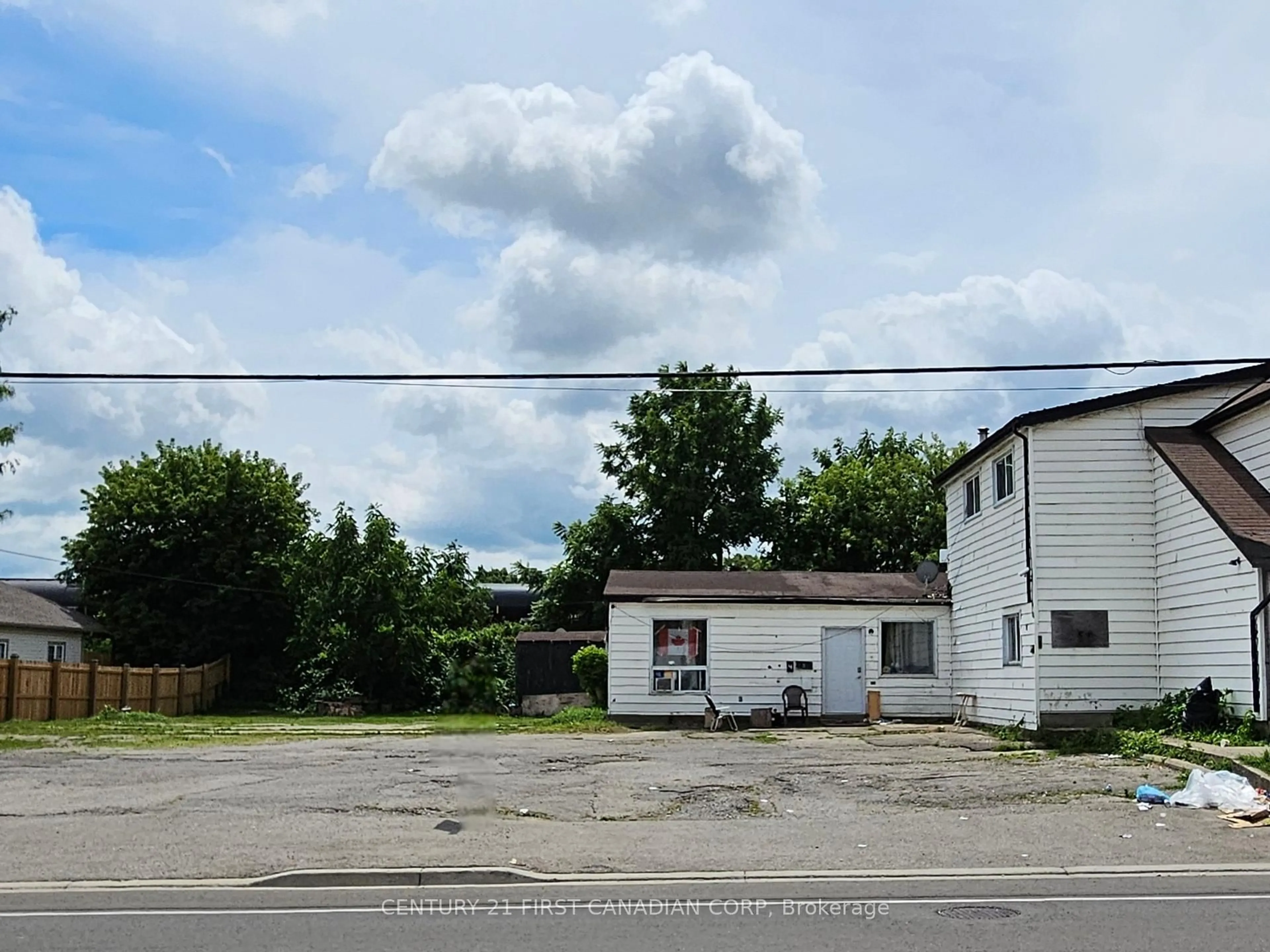 Unknown for 1085 Brydges St, London East Ontario N5W 2B5