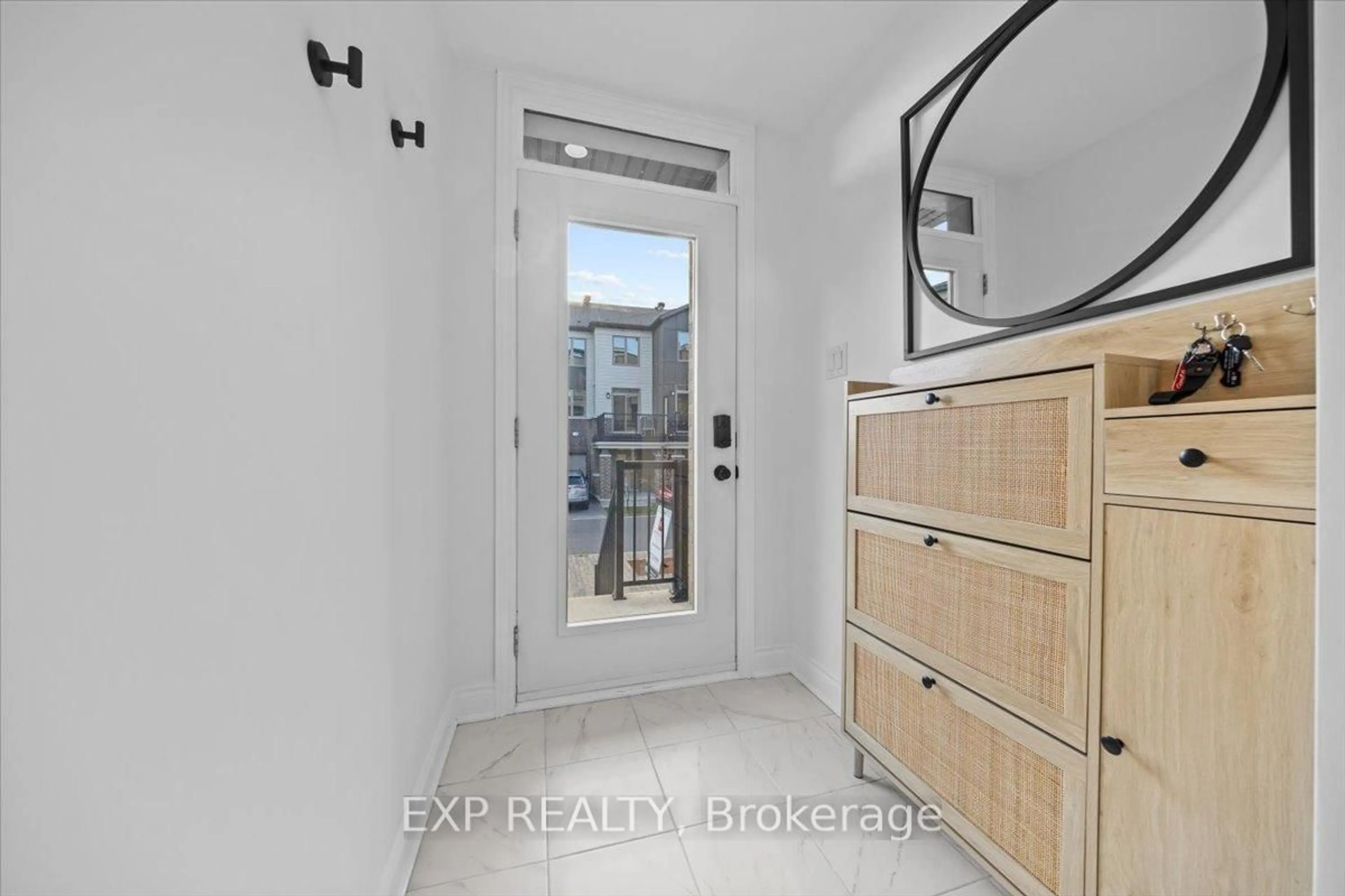 Indoor entryway for 615 Makwa Private, Ottawa Ontario K1K 5A4