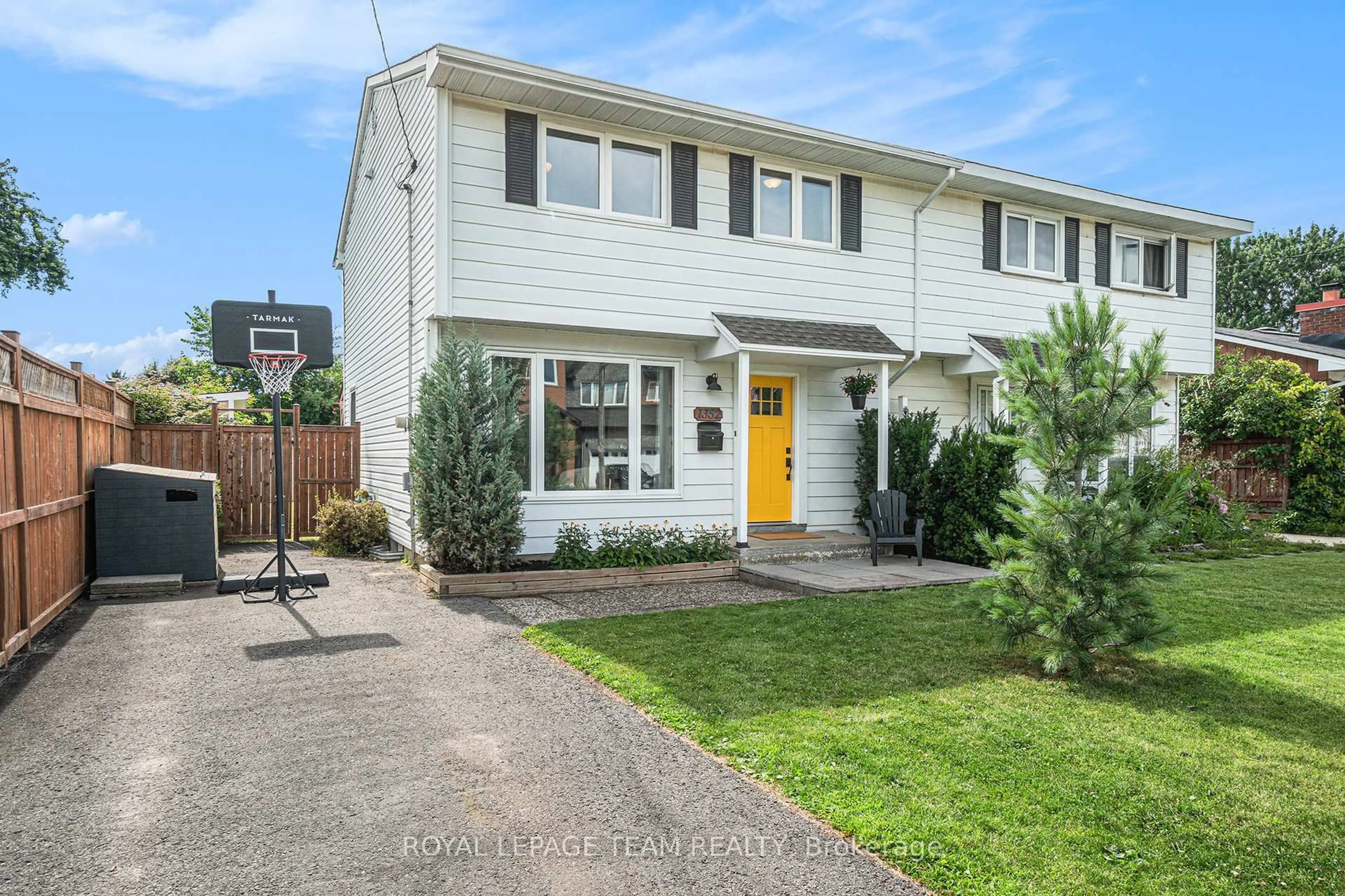 Home with vinyl exterior material, street for 1352 Maxime St, Ottawa Ontario K1B 3L1