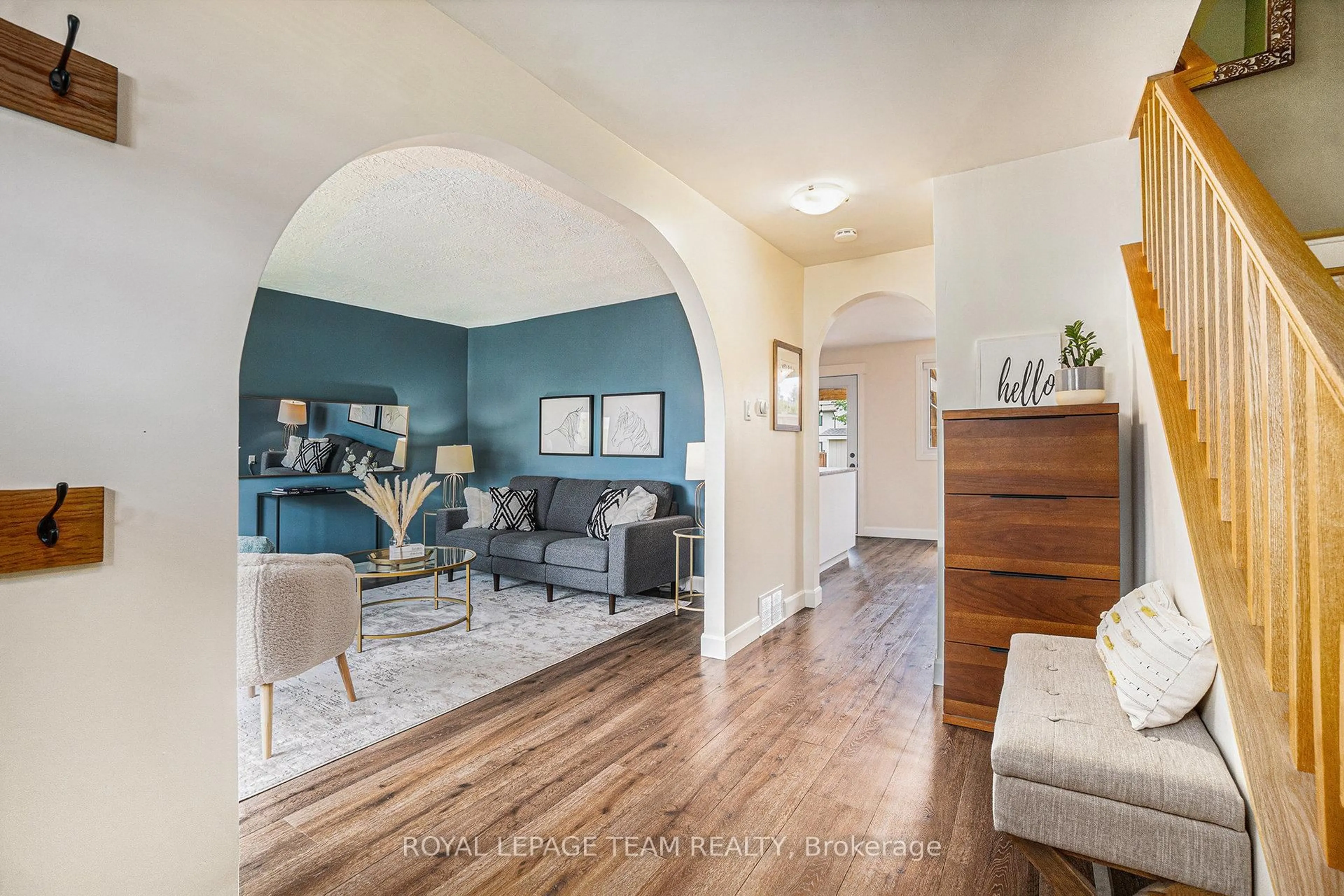 Indoor entryway for 1352 Maxime St, Ottawa Ontario K1B 3L1