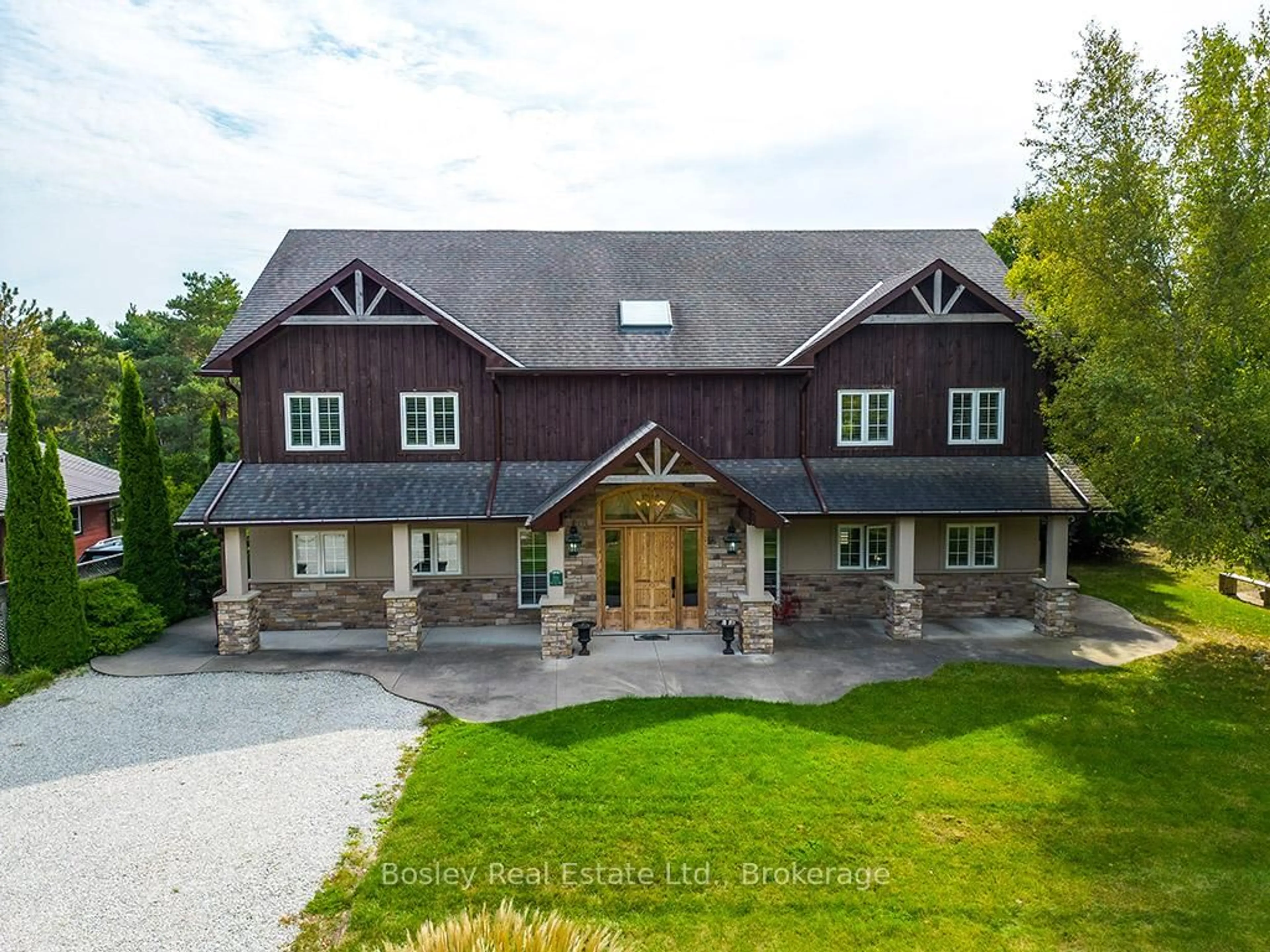 A pic from outside/outdoor area/front of a property/back of a property/a pic from drone, building for 102 Ridgeview Dr, Blue Mountains Ontario L9Y 0L4