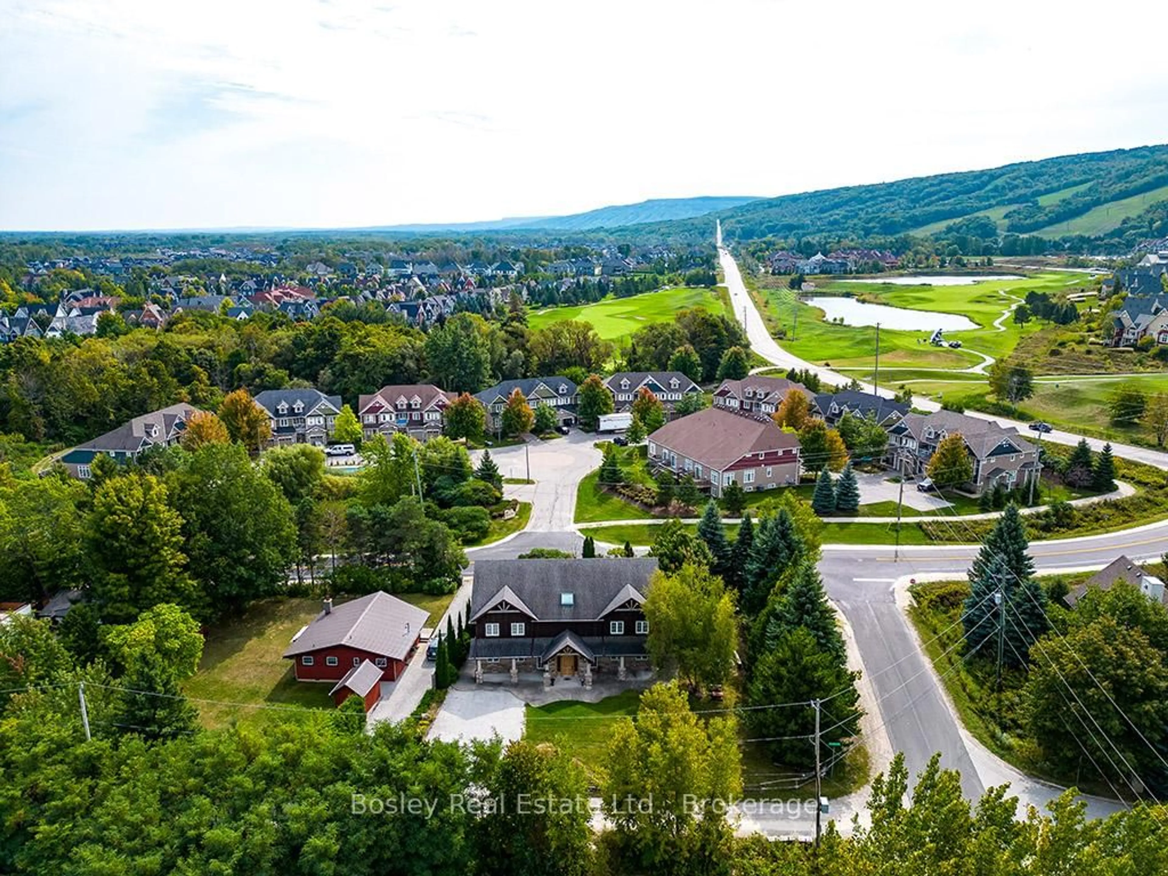 A pic from outside/outdoor area/front of a property/back of a property/a pic from drone, mountain view for 102 Ridgeview Dr, Blue Mountains Ontario L9Y 0L4