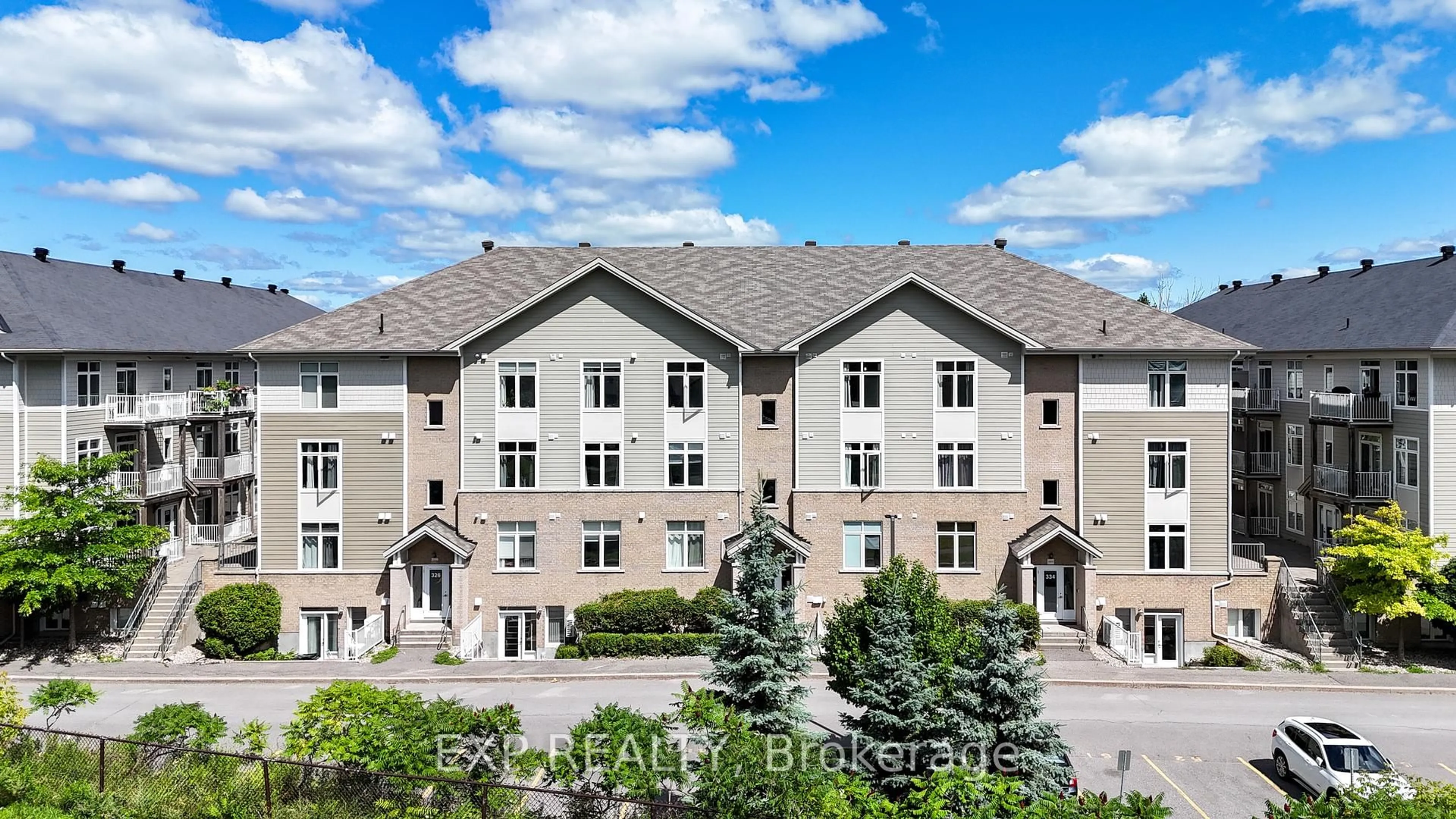 A pic from outside/outdoor area/front of a property/back of a property/a pic from drone, building for 330 Everest Private #G, Ottawa Ontario K1G 4E4