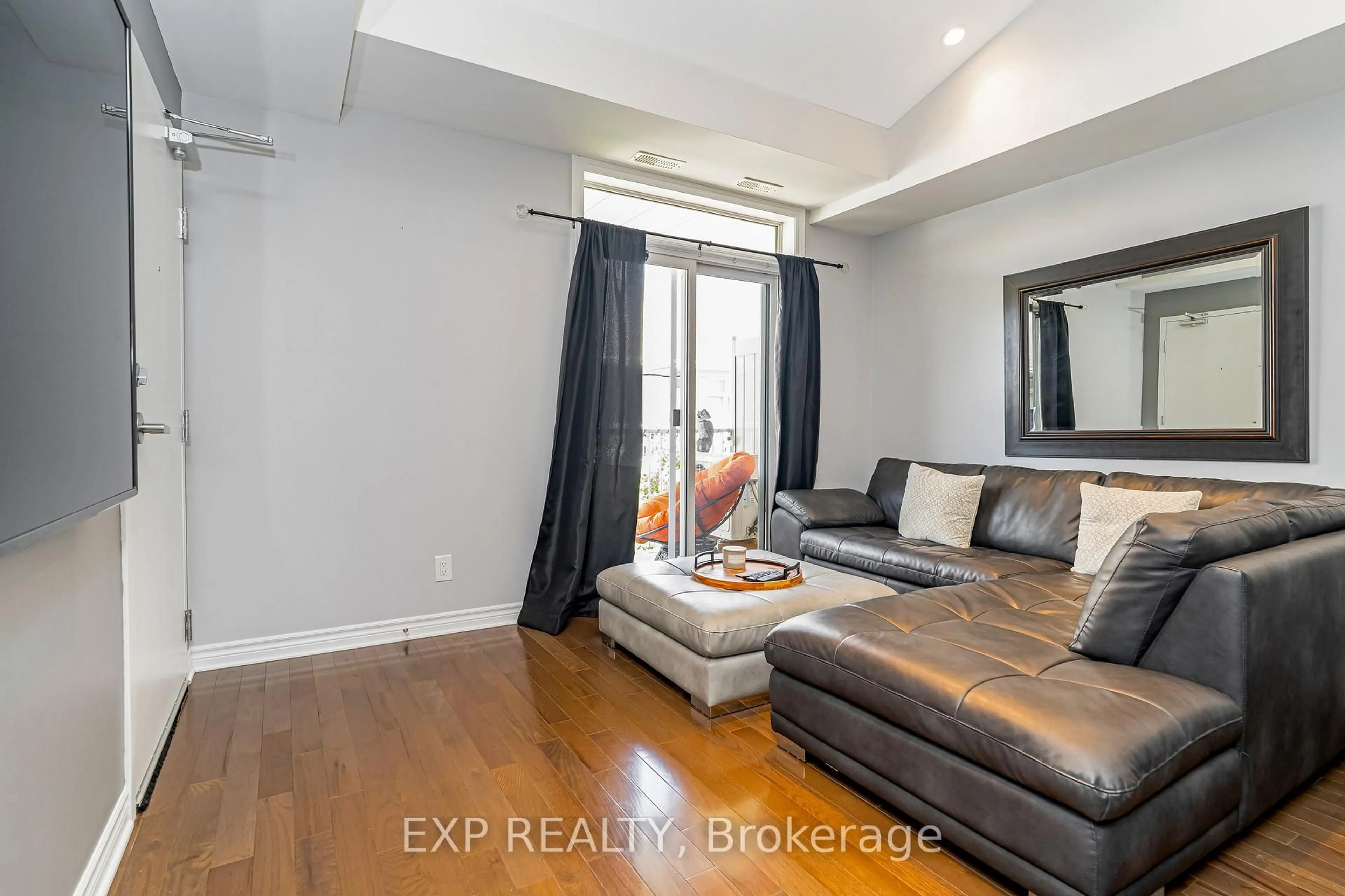 Living room with furniture, wood/laminate floor for 330 Everest Private #G, Ottawa Ontario K1G 4E4