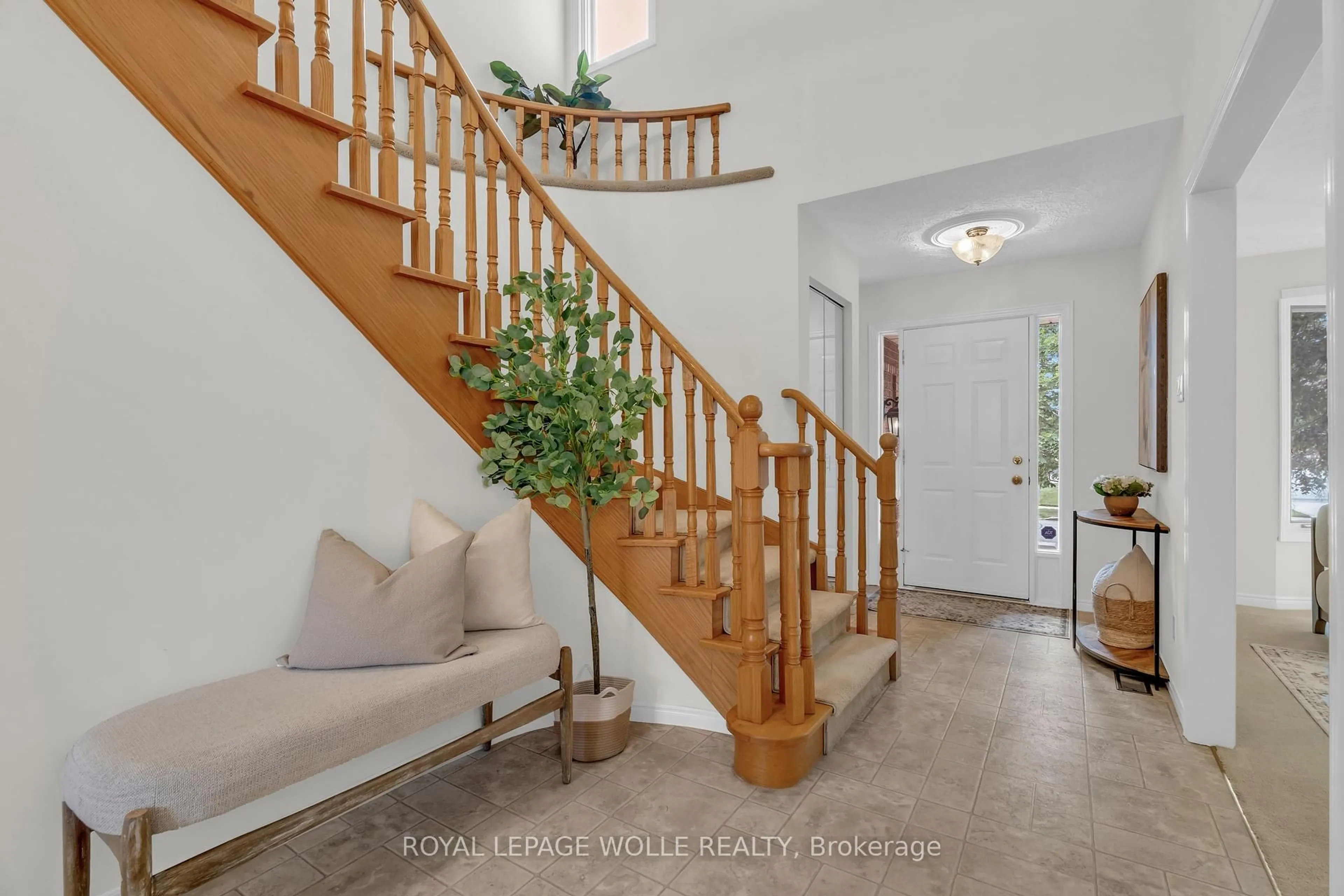Indoor entryway for 89 Valley Ridge Cres, Waterloo Ontario N2T 1W9