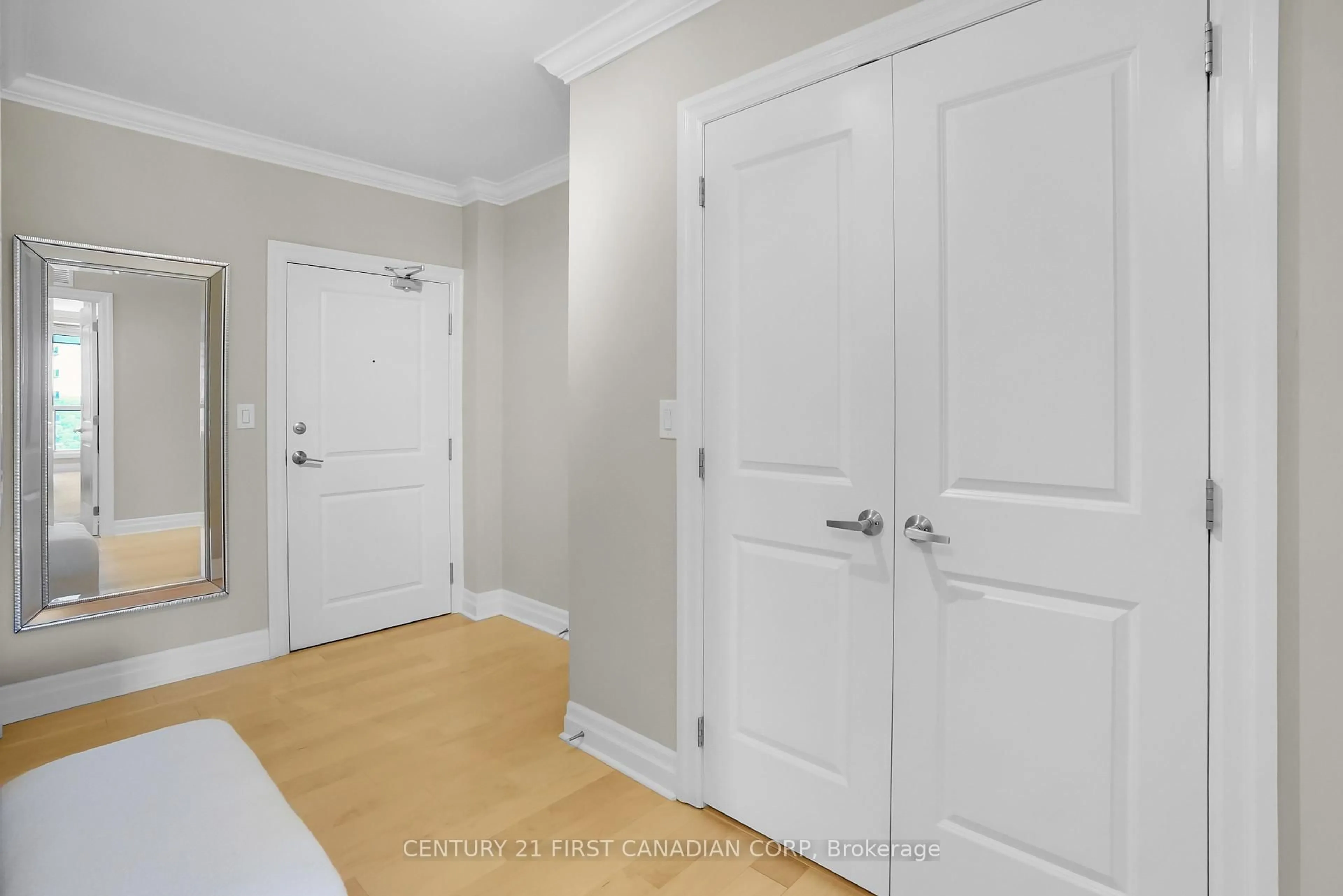 Indoor entryway for 330 Ridout St #2308, London East Ontario N6A 0A7
