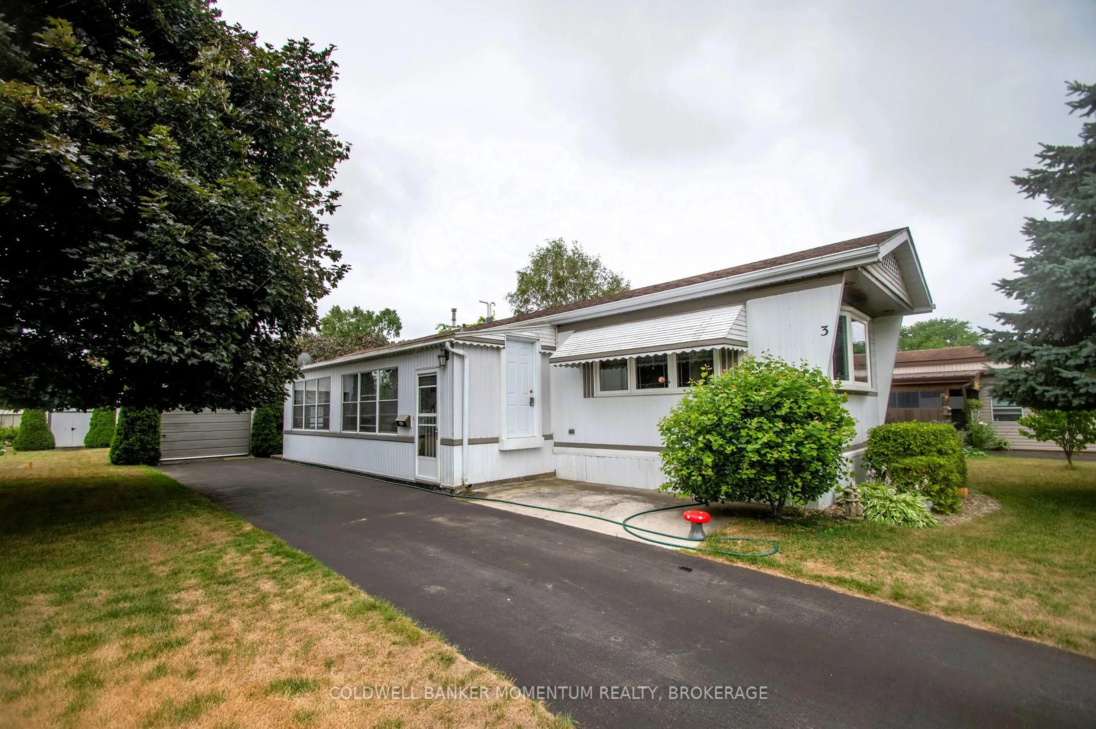 Home with vinyl exterior material, street for 3 Fifth St, Norfolk Ontario N4B 2W6