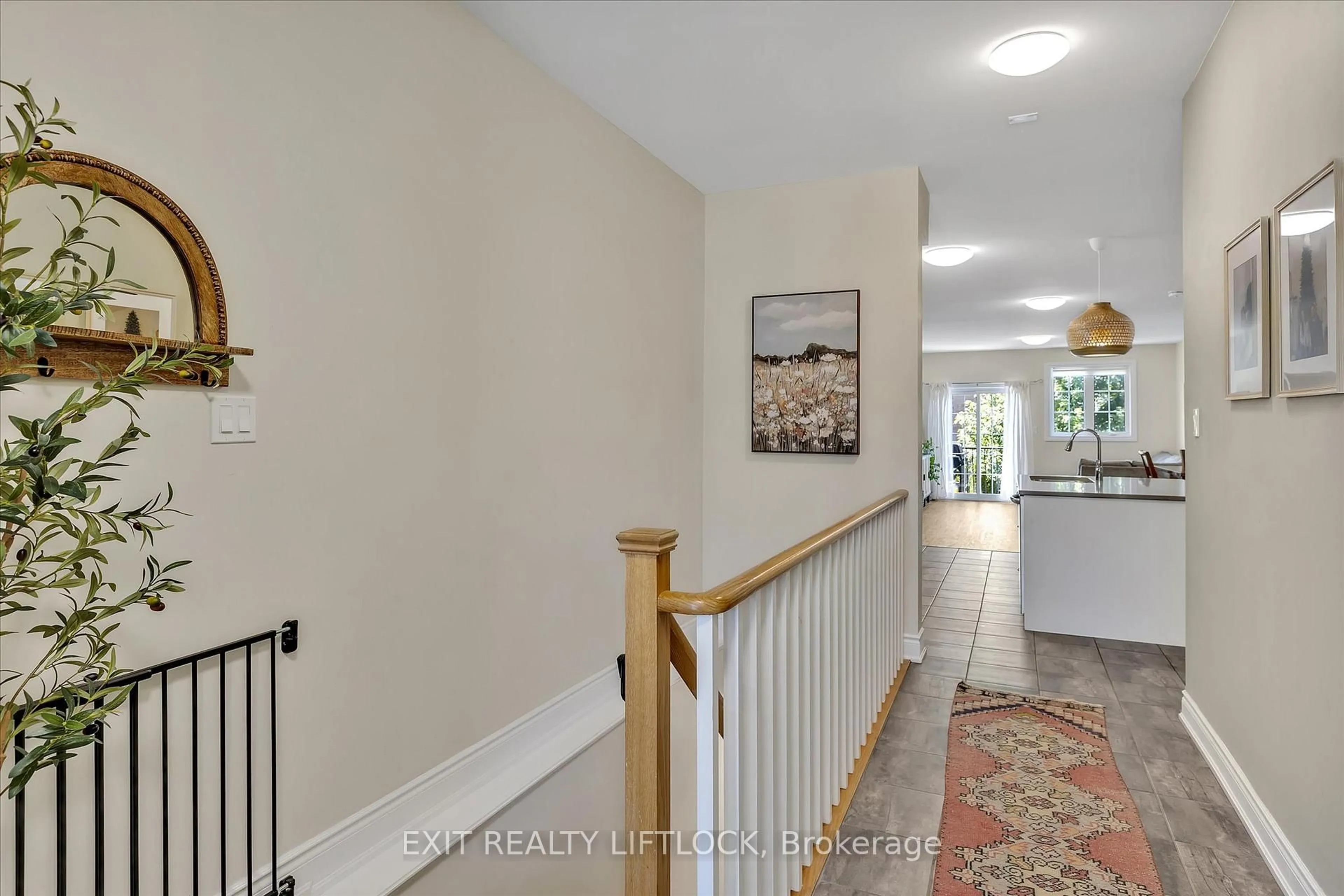 Indoor entryway for 10 Veterans Rd, Otonabee-South Monaghan Ontario K9J 0K1