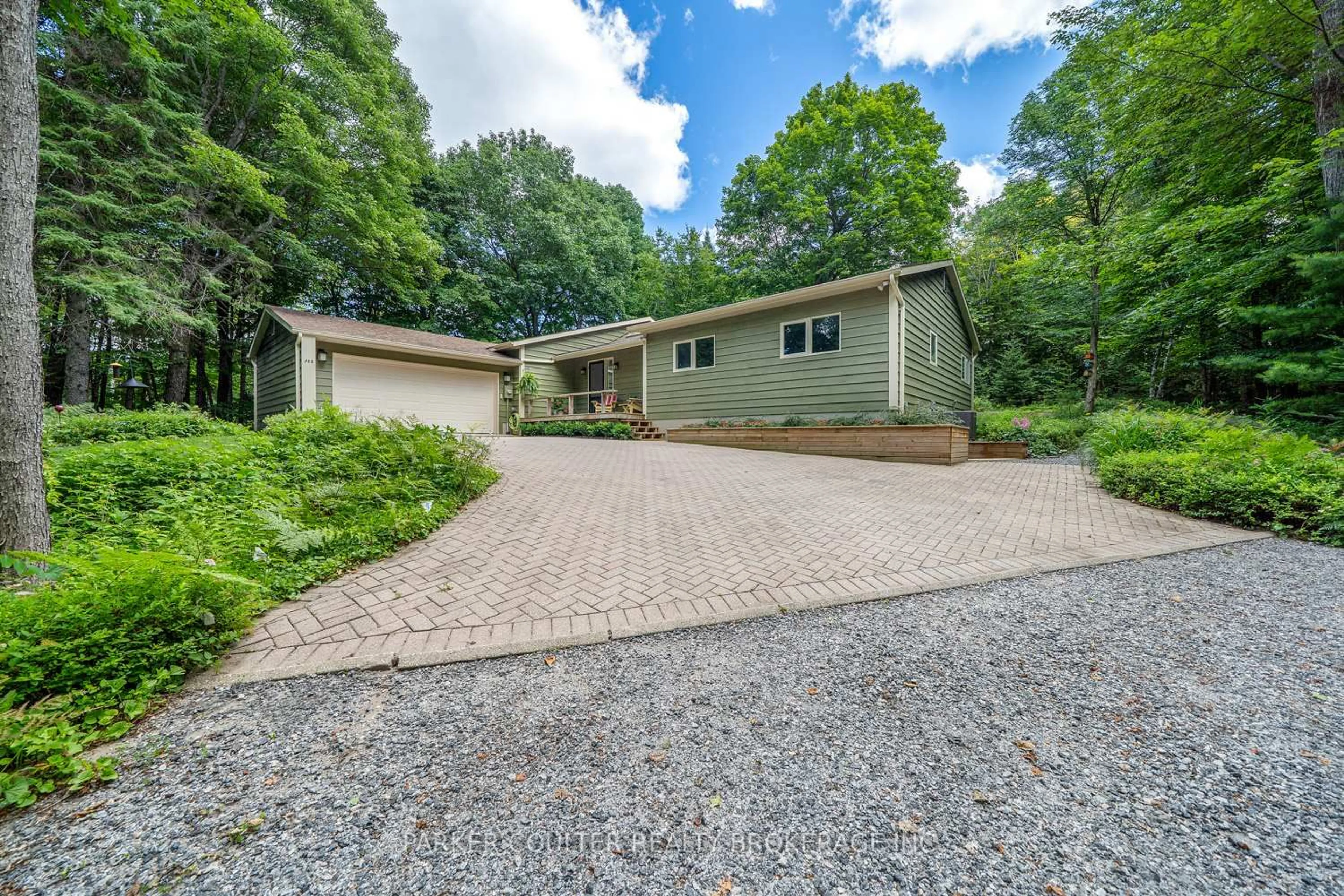A pic from outside/outdoor area/front of a property/back of a property/a pic from drone, street for 385 Chub Lake Rd, Huntsville Ontario P1H 2J3