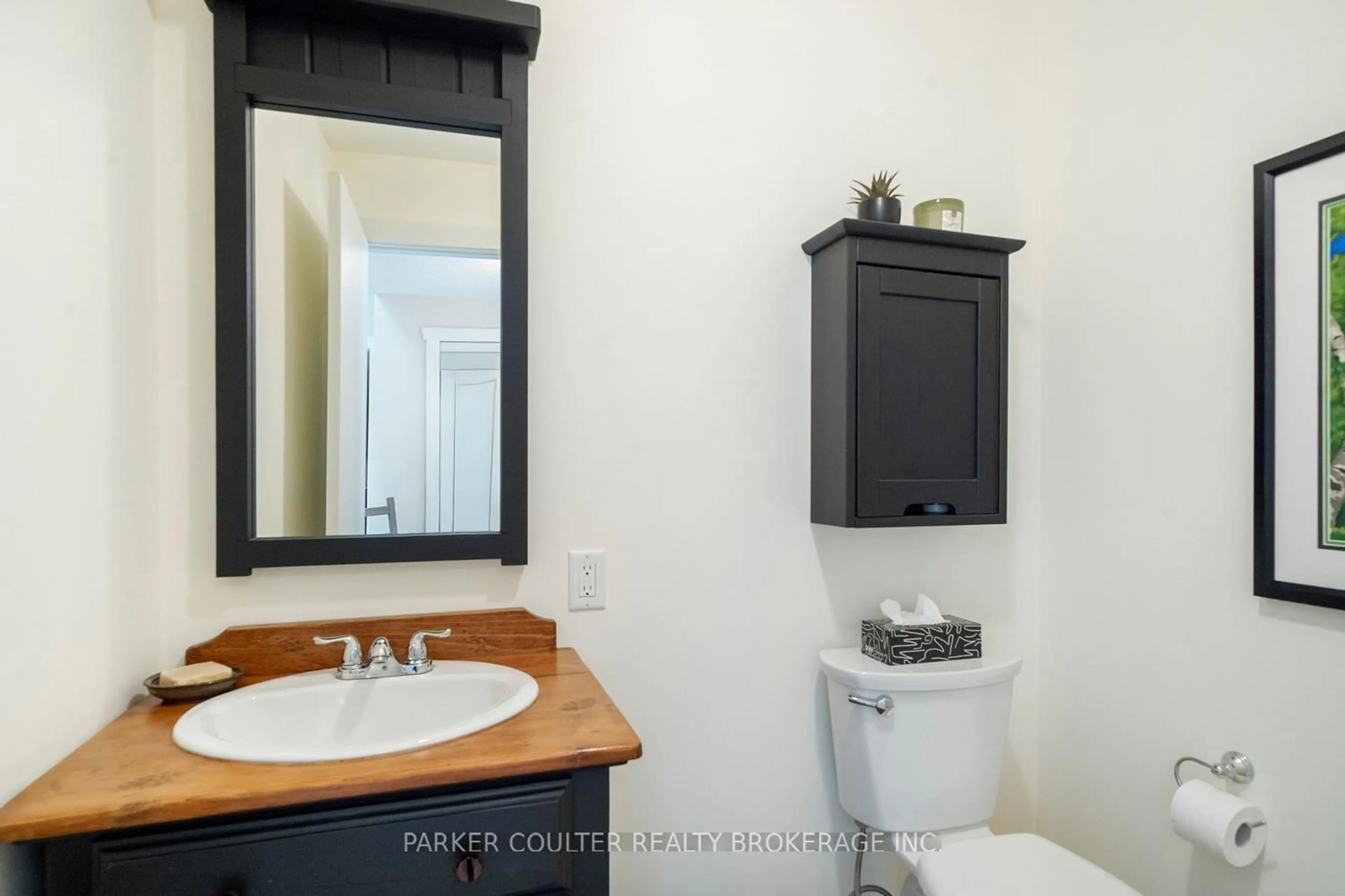 Standard bathroom, unknown for 385 Chub Lake Rd, Huntsville Ontario P1H 2J3