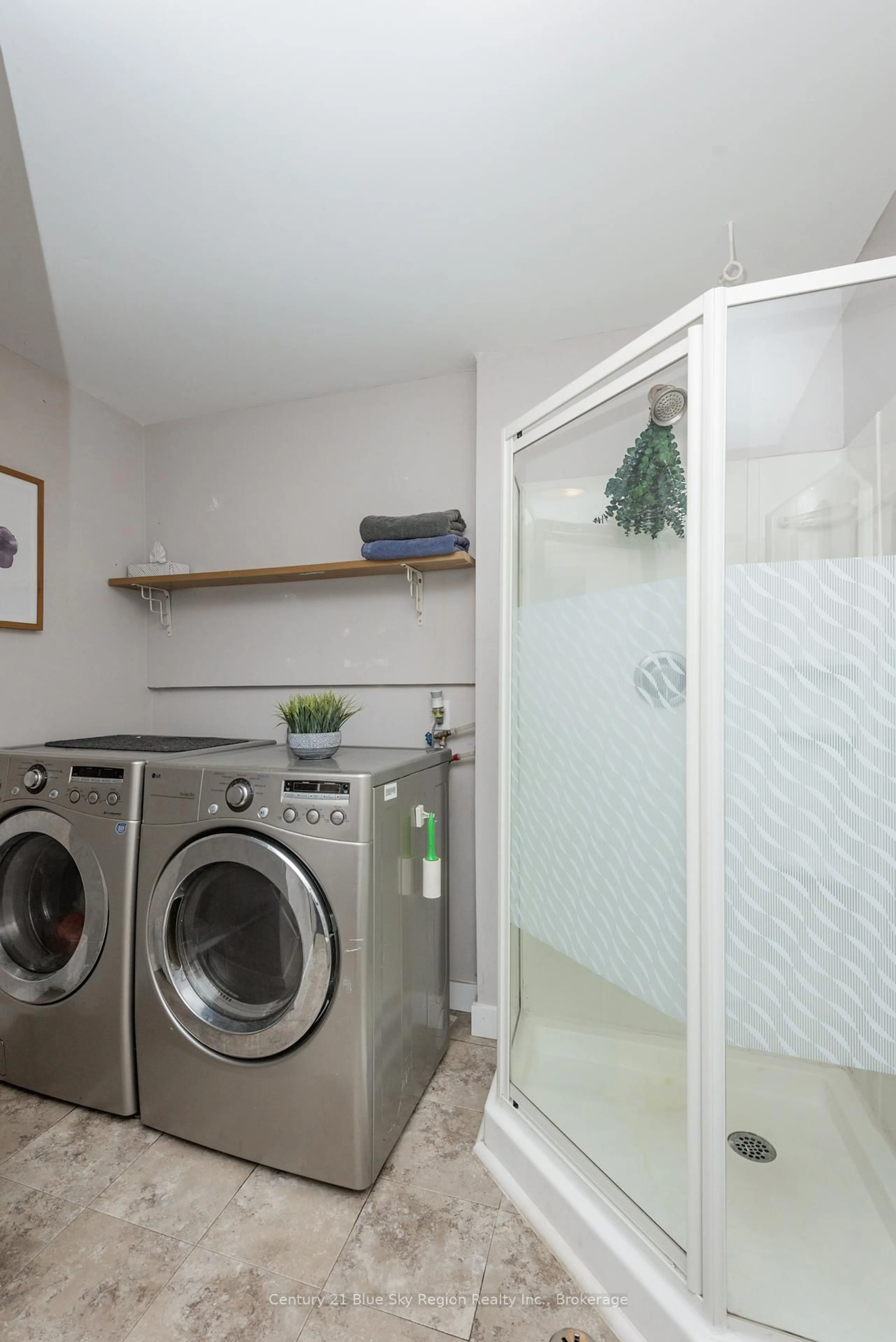 Laundry room for 644 Lakeshore Dr #5, North Bay Ontario P1A 3N6