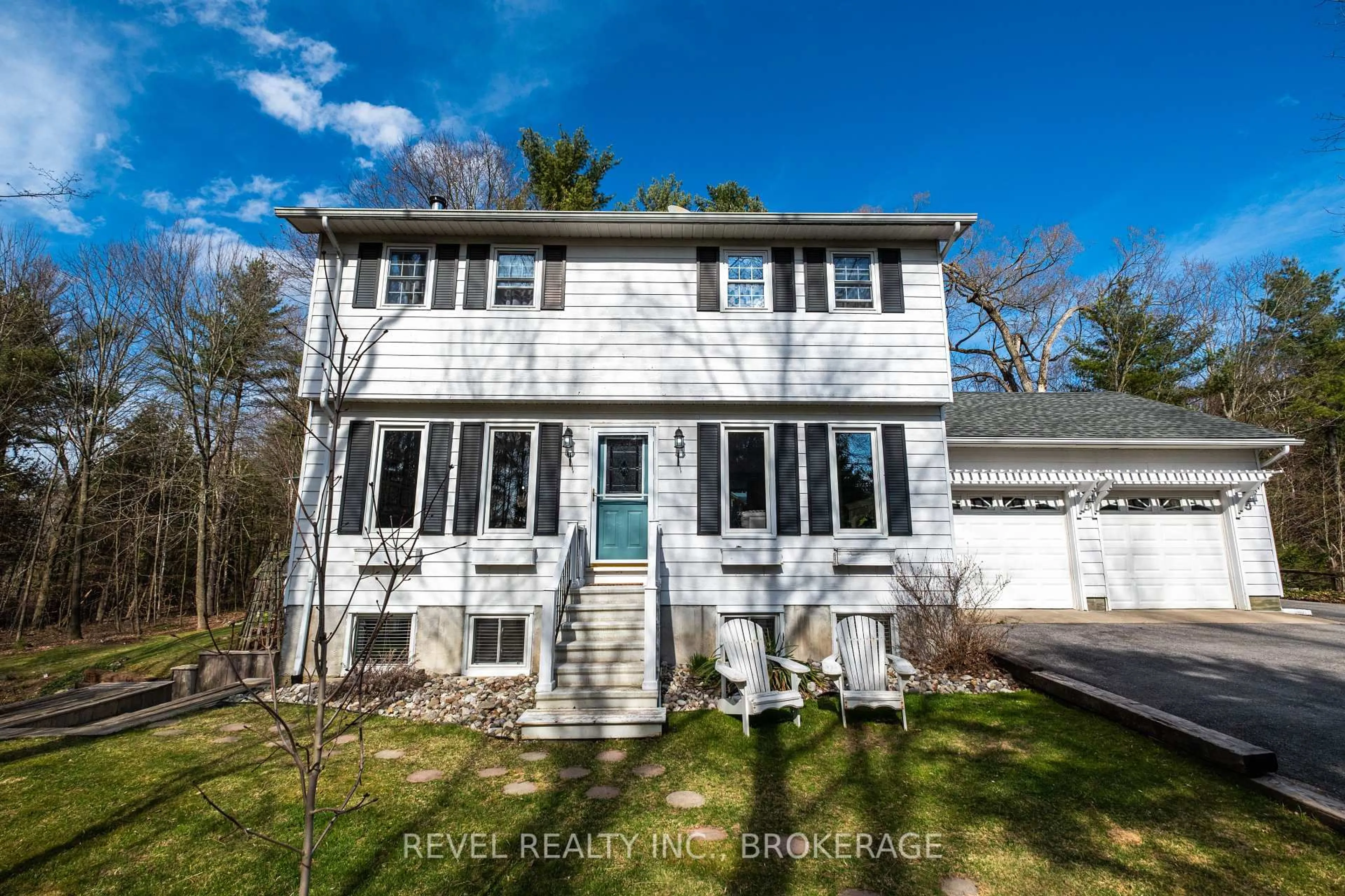 Home with vinyl exterior material, water/lake/river/ocean view for 7772 Road 38, Godfrey Ontario K0H 1T0
