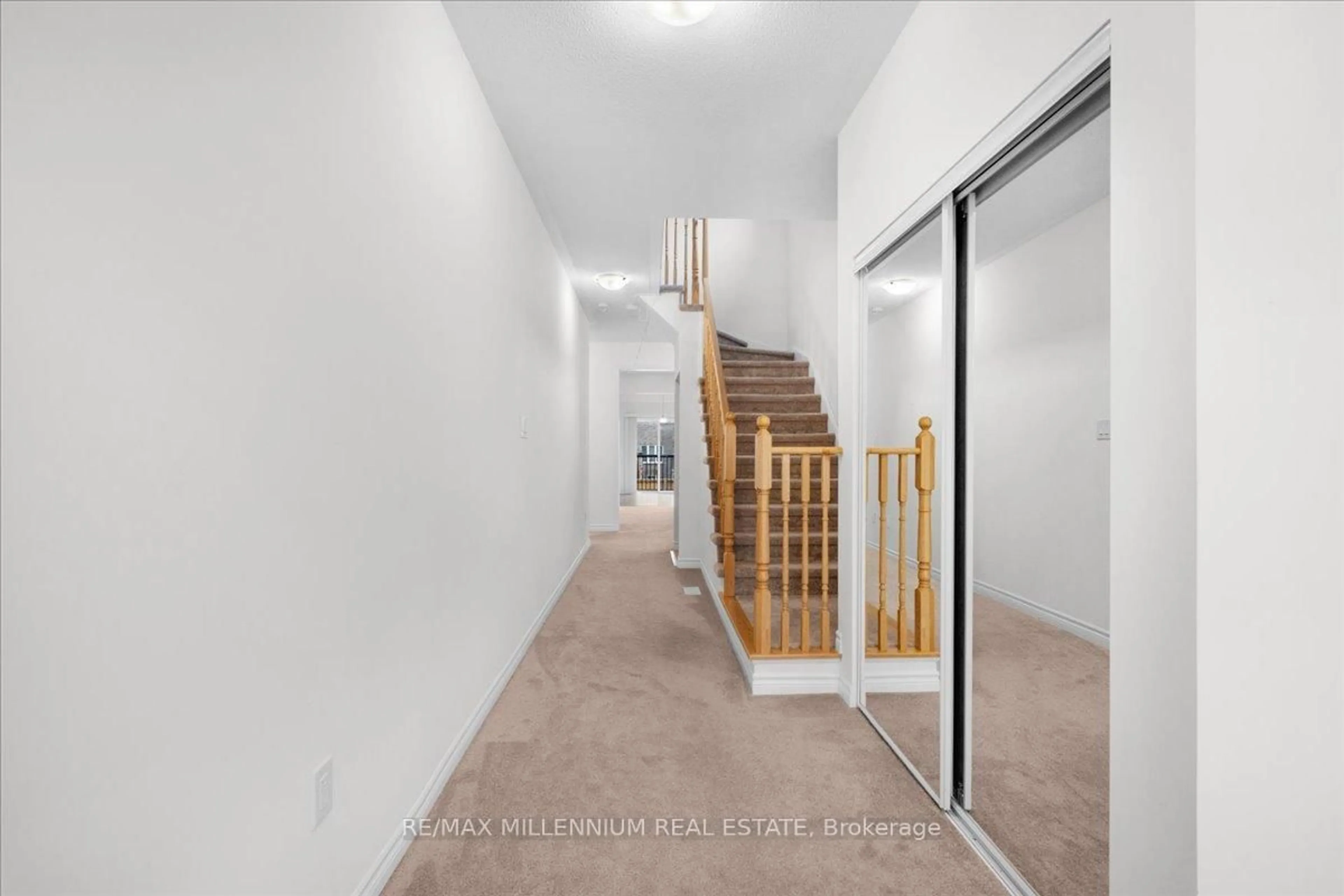 Indoor foyer for 136 Werry Ave, Southgate Ontario N0C 1B0