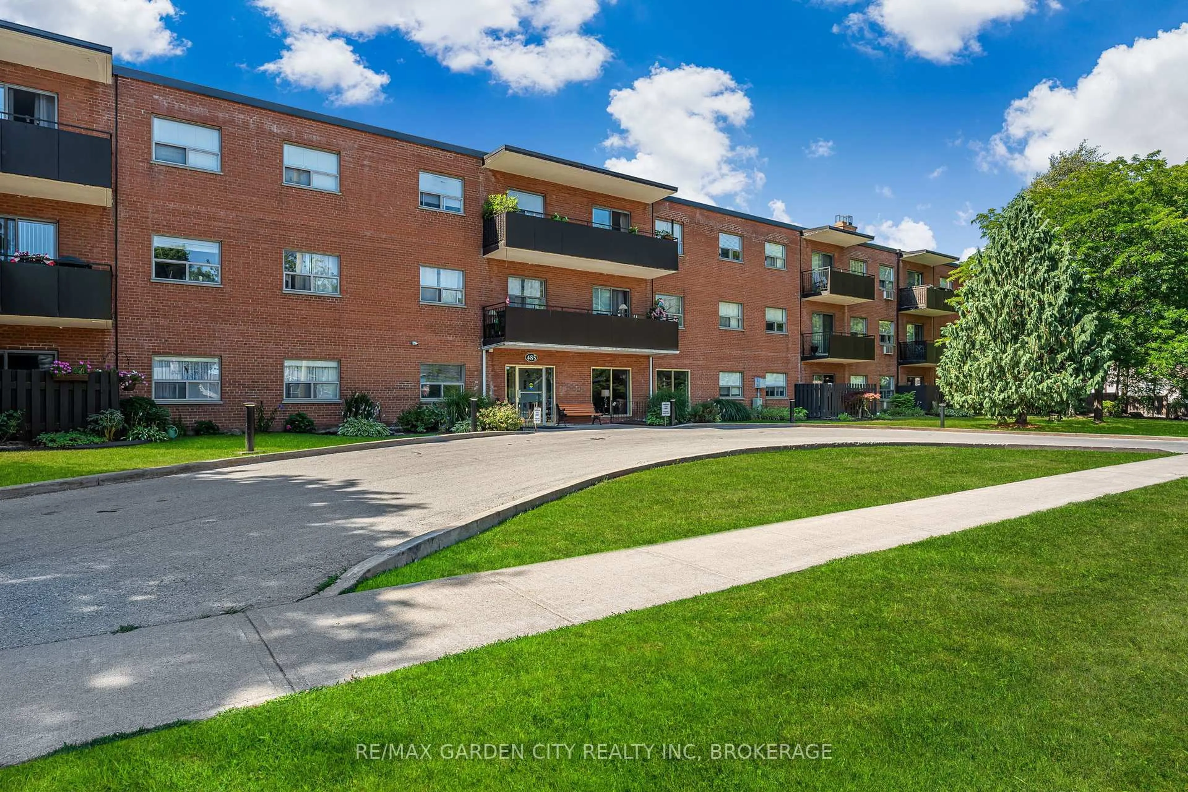 Patio, unknown for 485 Thorold Rd #301, Welland Ontario L3C 3X1