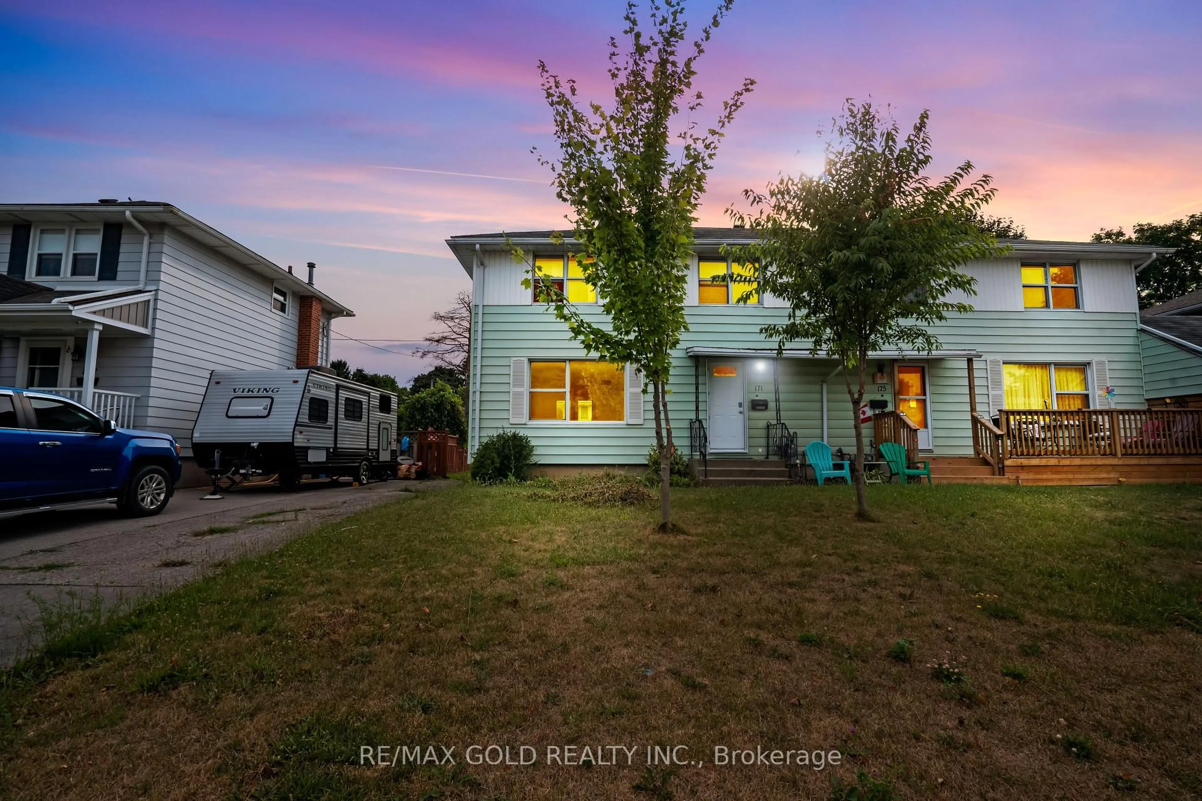 A pic from outside/outdoor area/front of a property/back of a property/a pic from drone, street for 171 Rhine Ave, London East Ontario N5Y 1C7