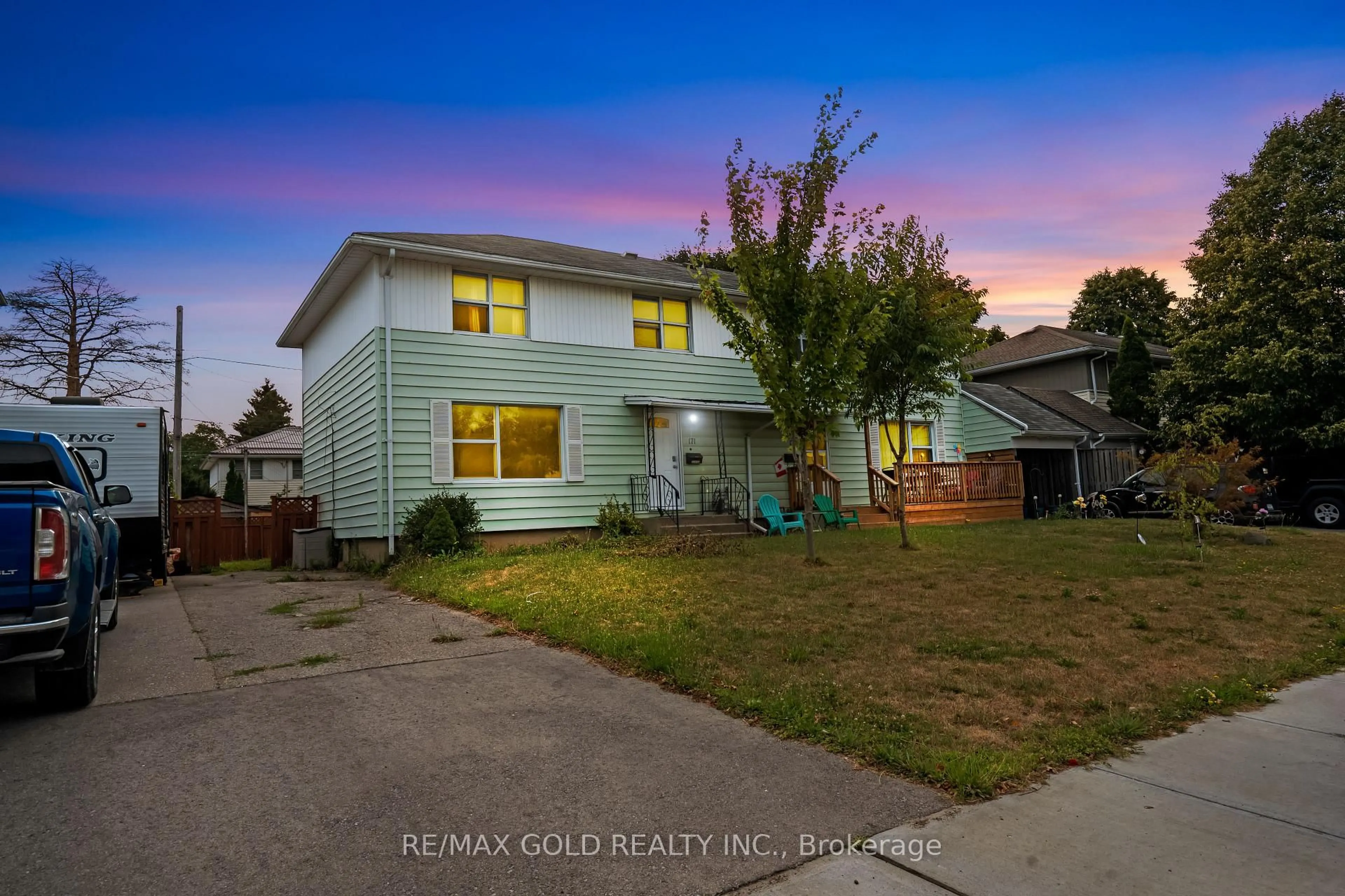 A pic from outside/outdoor area/front of a property/back of a property/a pic from drone, street for 171 Rhine Ave, London East Ontario N5Y 1C7