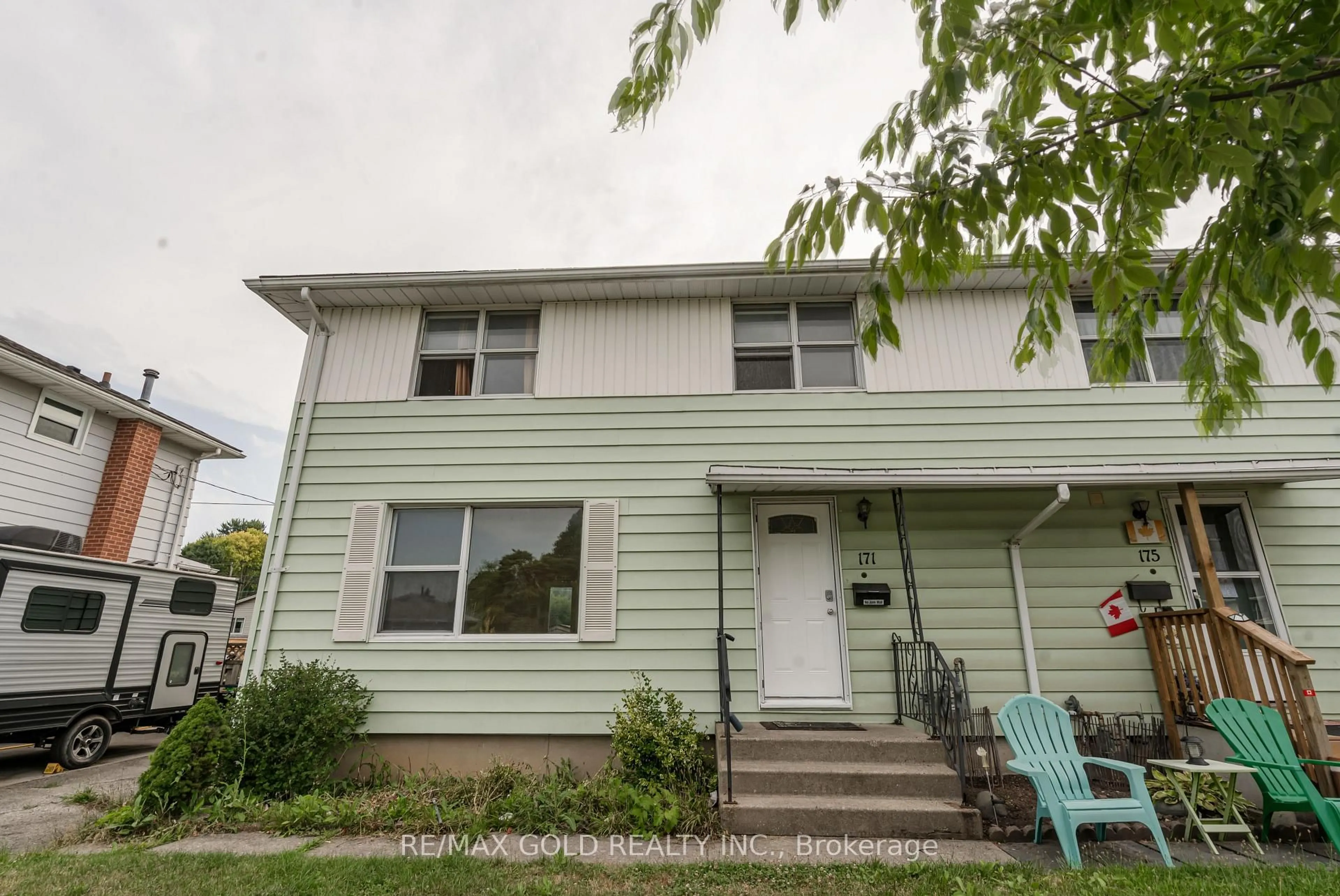 Home with vinyl exterior material, street for 171 Rhine Ave, London East Ontario N5Y 1C7