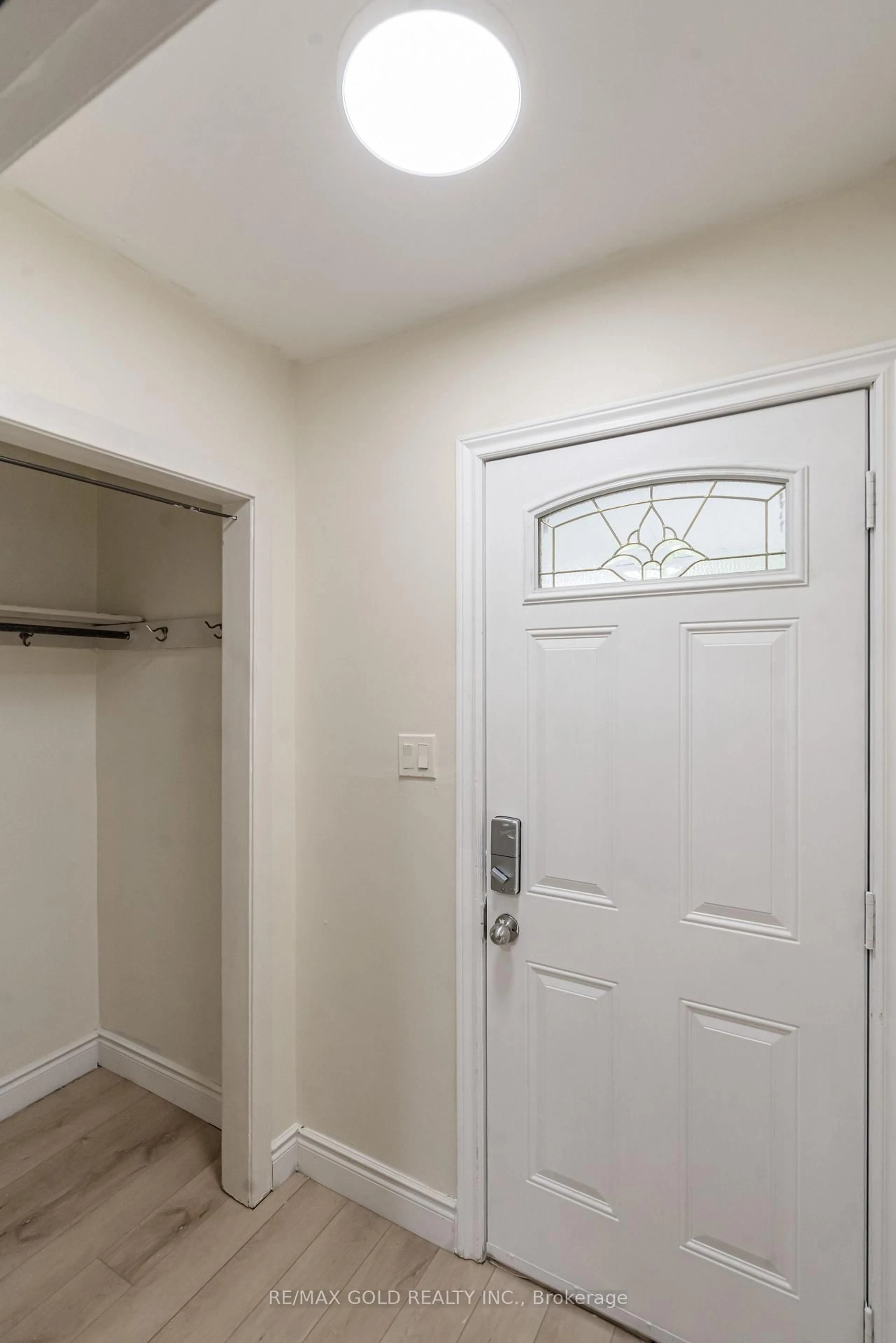 Indoor entryway for 171 Rhine Ave, London East Ontario N5Y 1C7