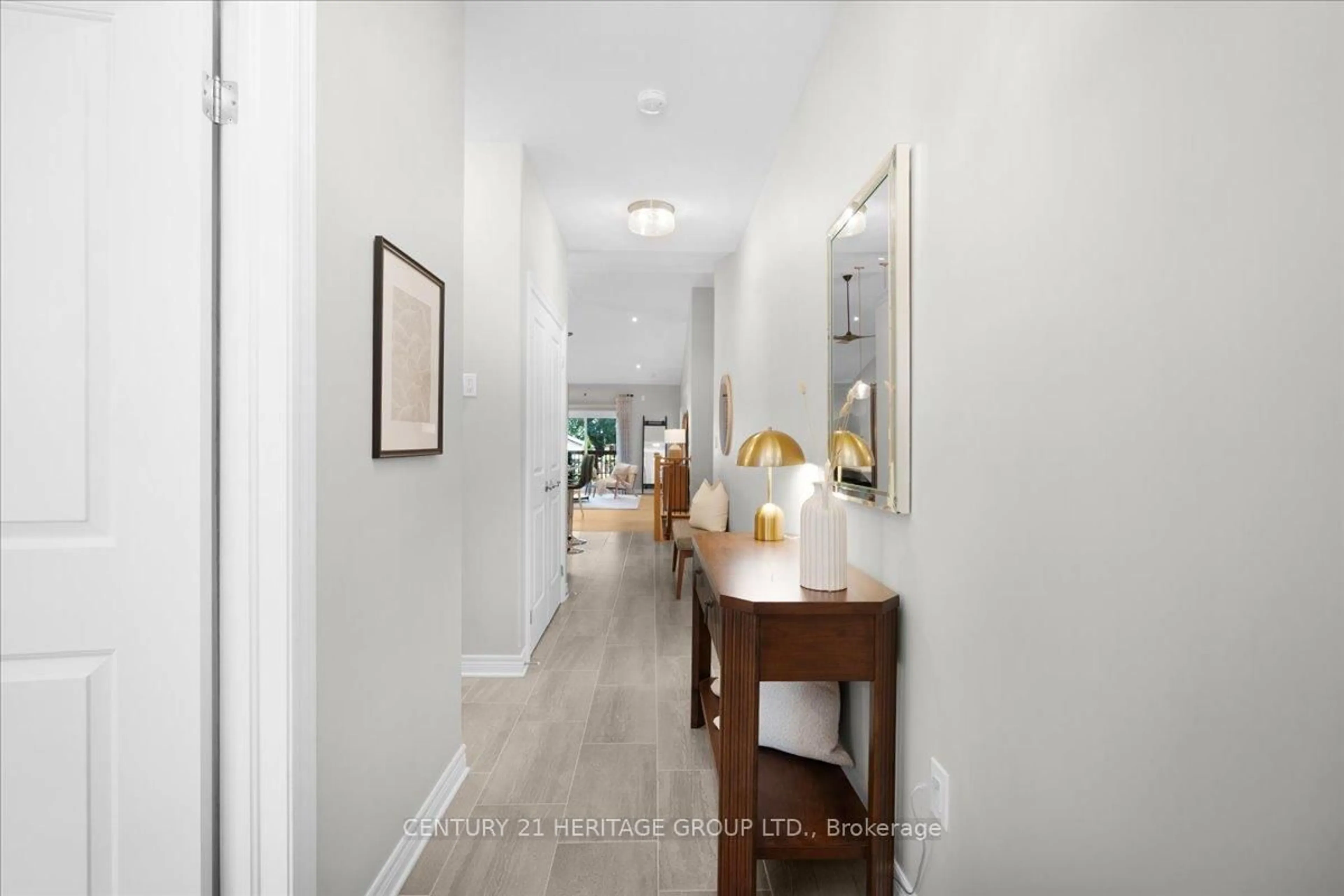 Indoor entryway for 35 Thomas Burns Common, St. Catharines Ontario L2N 0B1