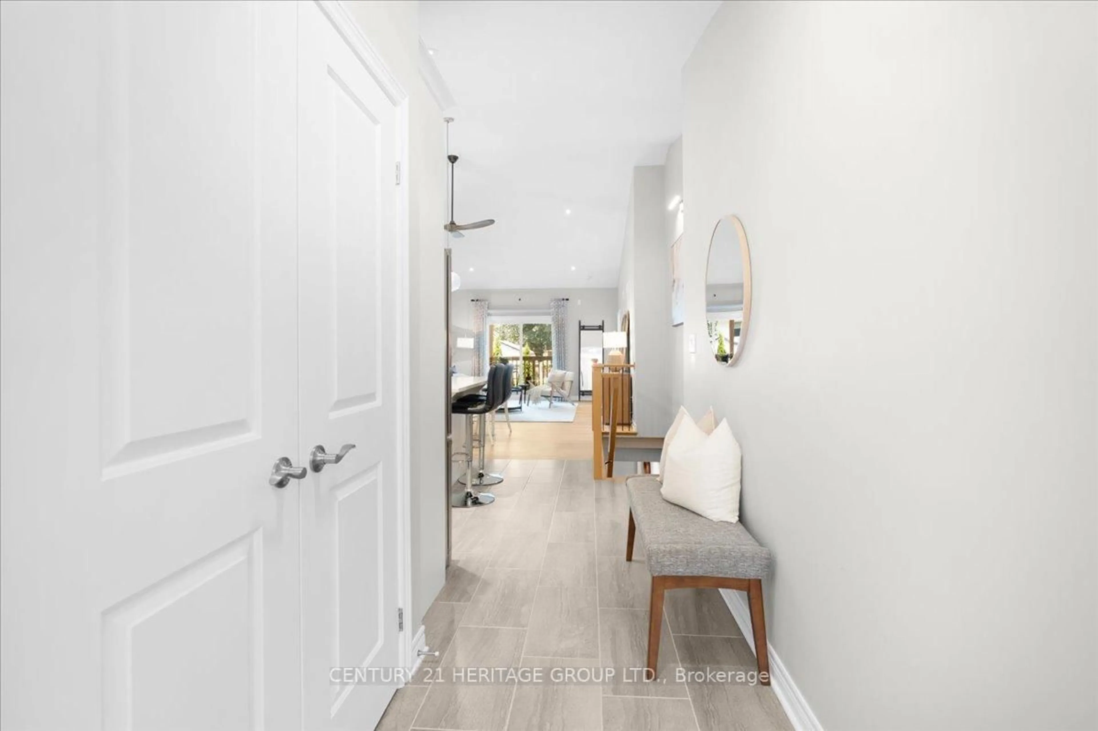 Indoor entryway for 35 Thomas Burns Common, St. Catharines Ontario L2N 0B1