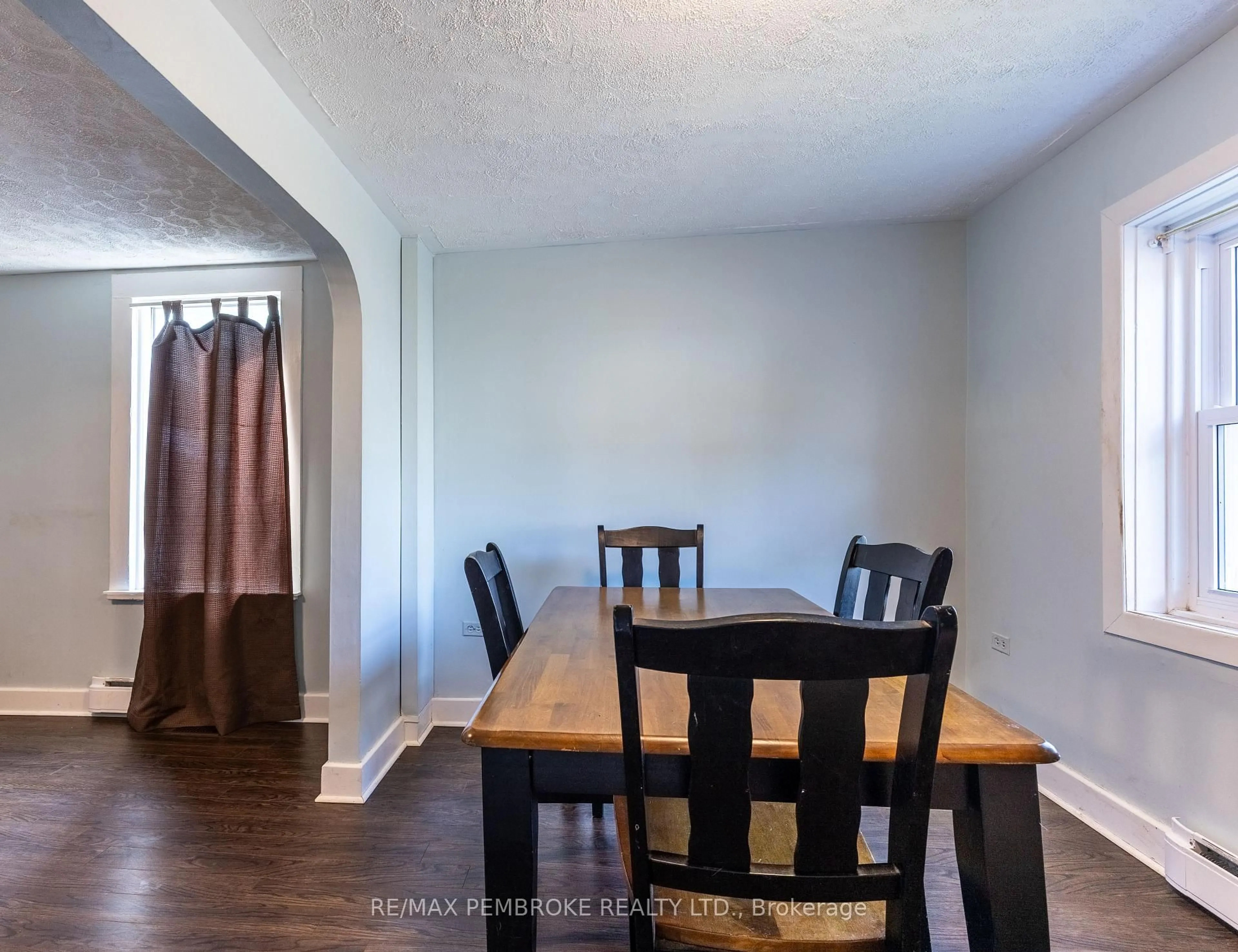 Dining room, wood/laminate floor for 535 Moffat St, Pembroke Ontario K8A 3Y2