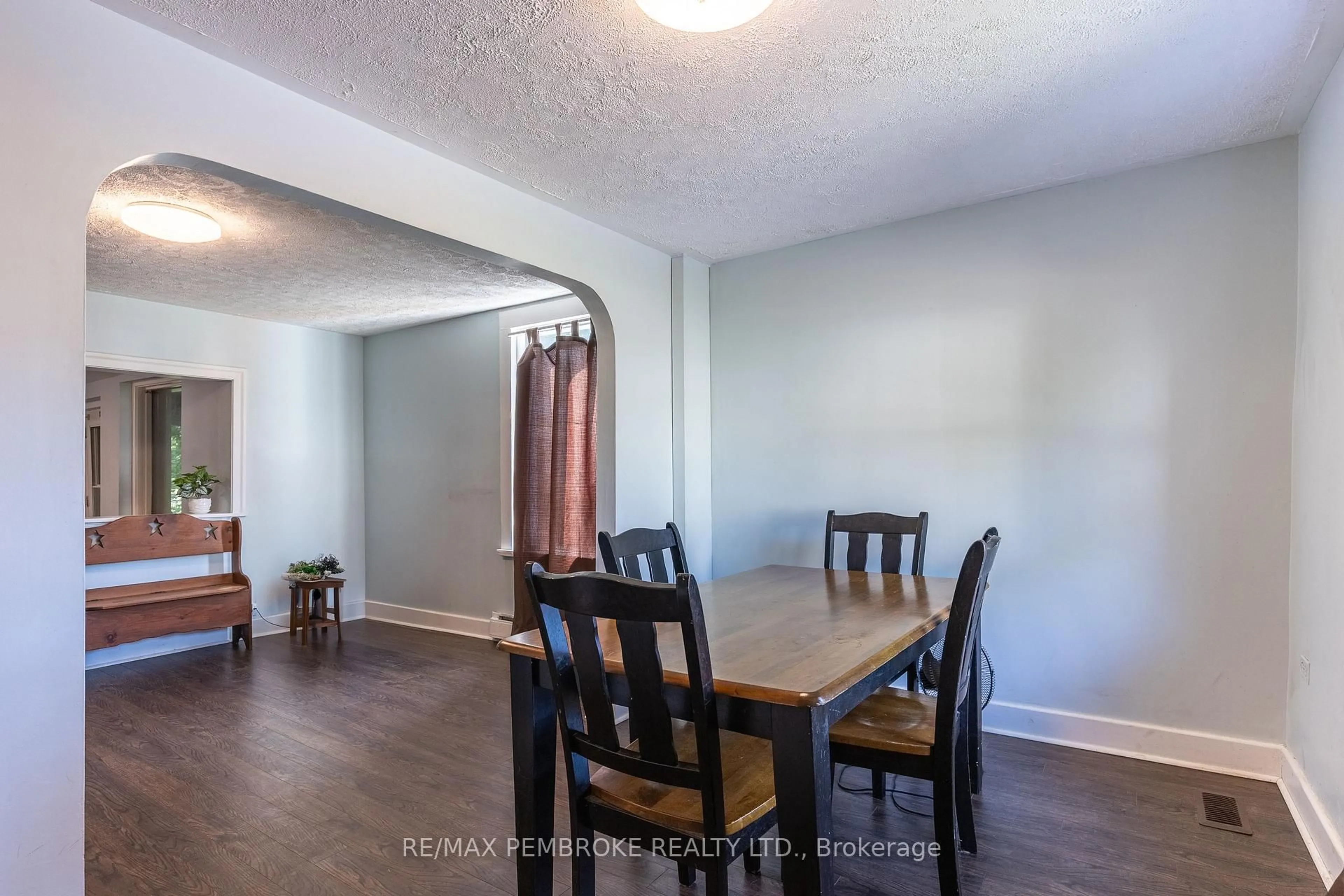Dining room, wood/laminate floor for 535 Moffat St, Pembroke Ontario K8A 3Y2