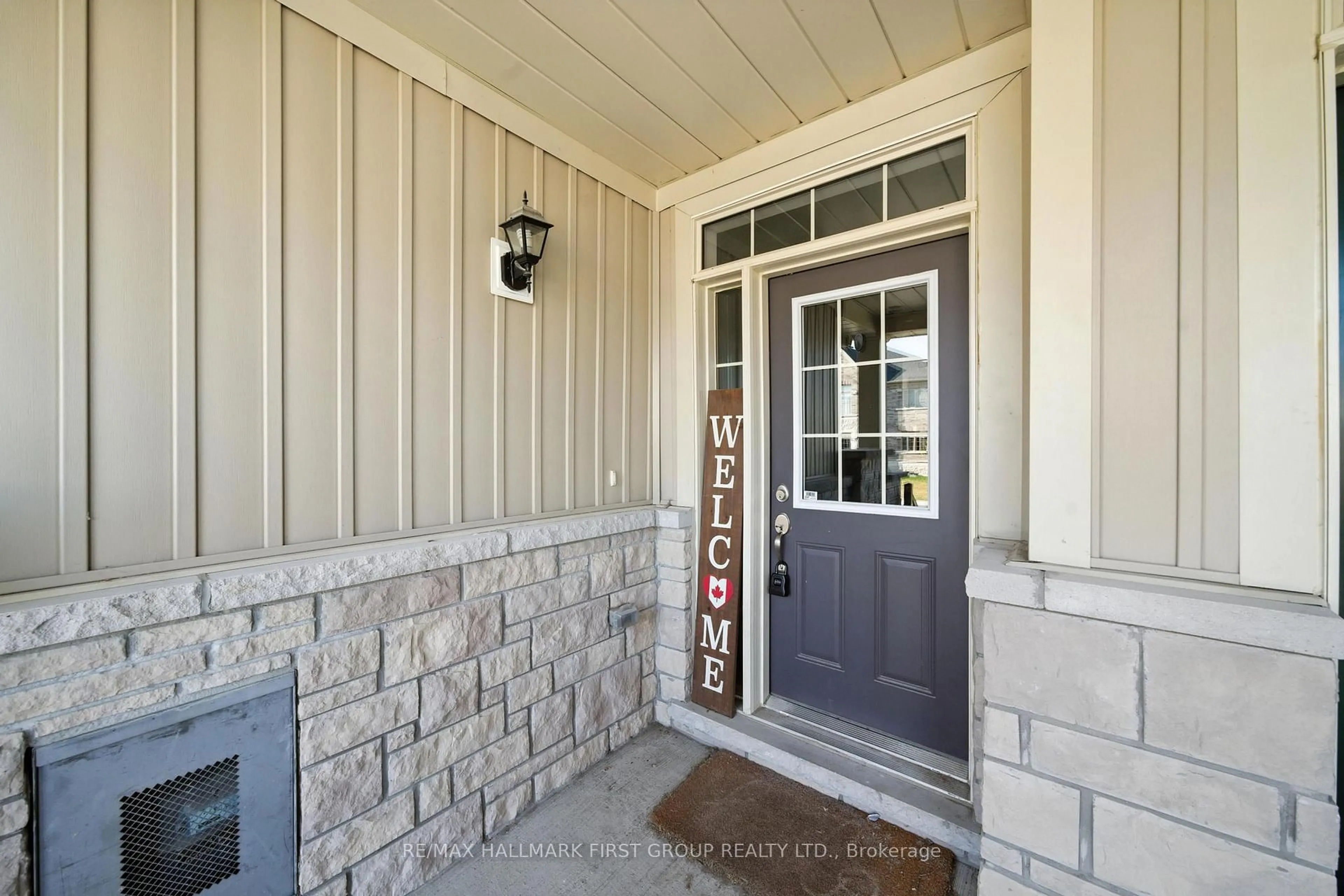 Indoor entryway for 5 Highlands Blvd, Cavan Monaghan Ontario L0A 1G0