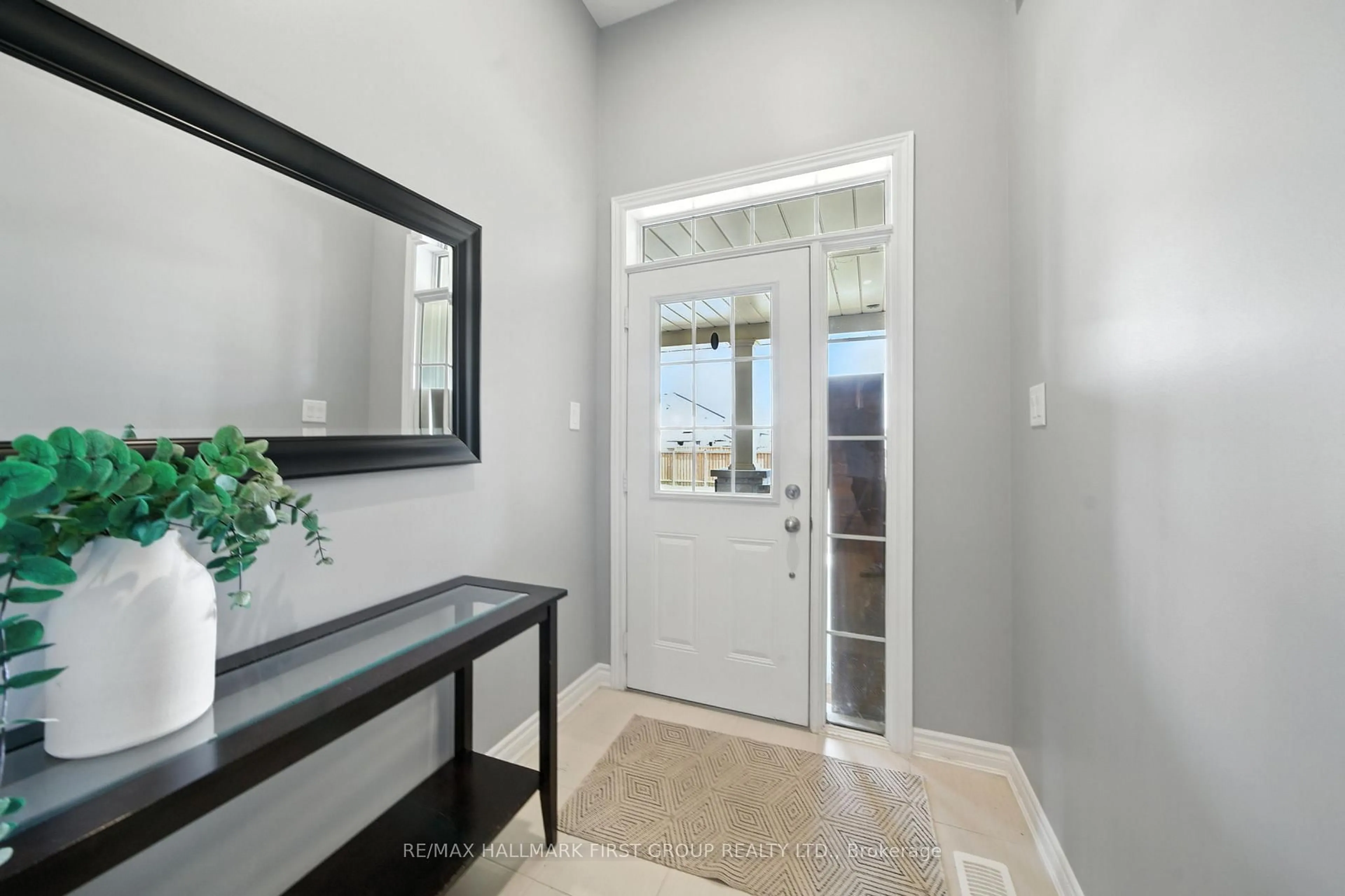 Indoor entryway for 5 Highlands Blvd, Cavan Monaghan Ontario L0A 1G0