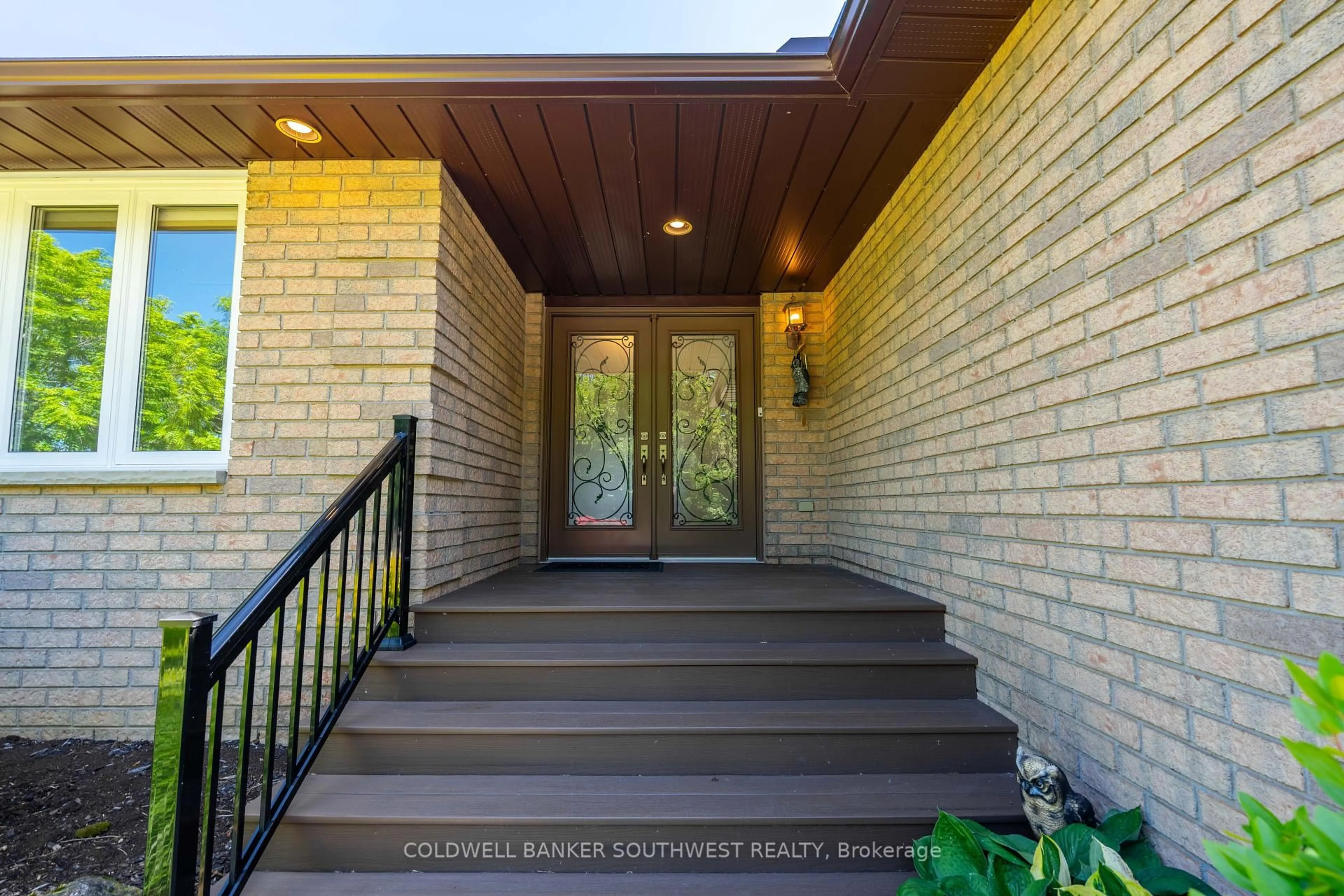 Indoor entryway for 9172 Indian Hills Tr, Lambton Shores Ontario N0N 1J2