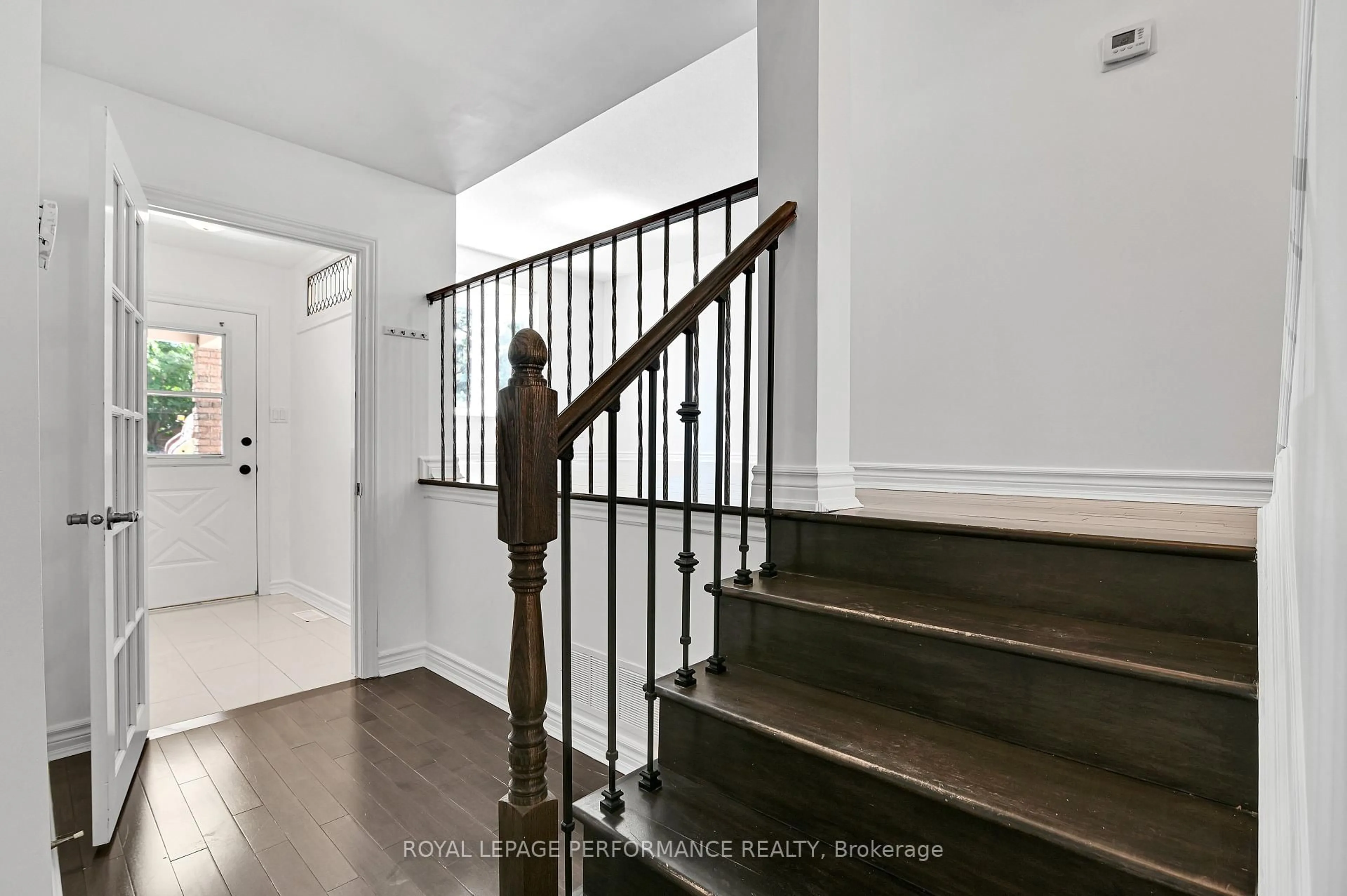 Indoor entryway for 1280 Plante Dr, Ottawa Ontario K1V 9G2