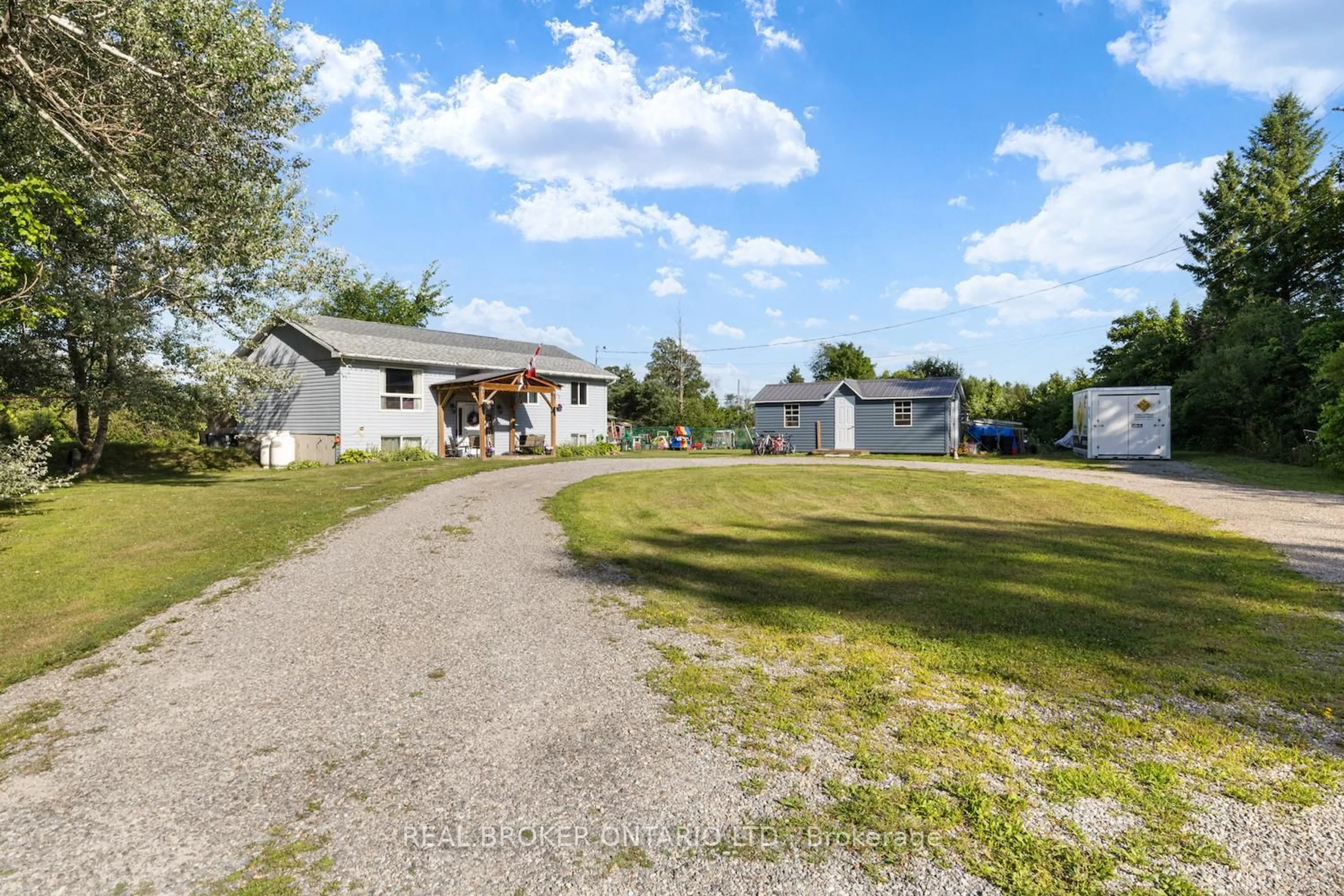 A pic from outside/outdoor area/front of a property/back of a property/a pic from drone, unknown for 637 Townline Rd, Elizabethtown-Kitley Ontario K7A 4S5
