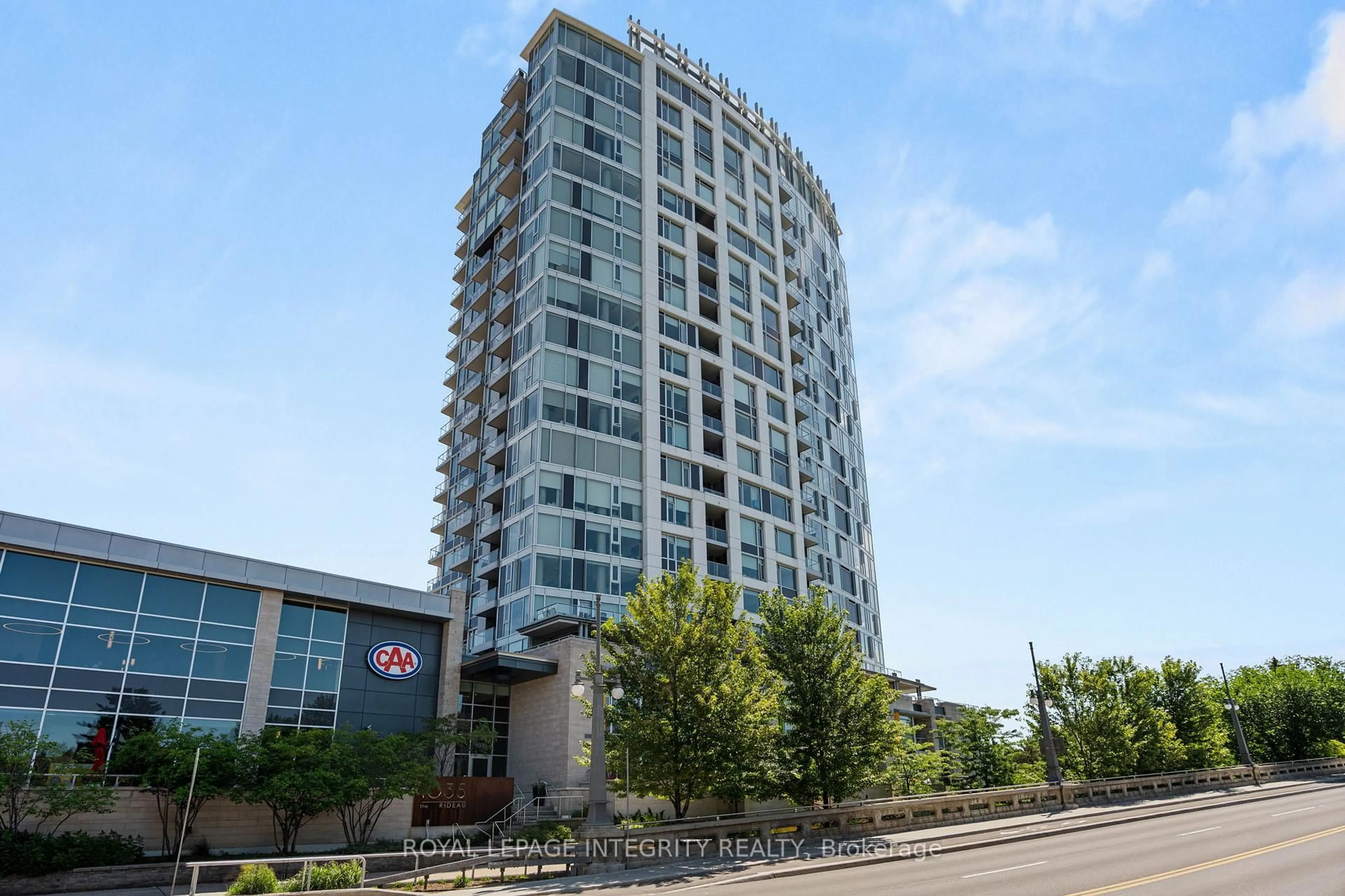 Patio, building for 1035 Bank St #609, Ottawa Ontario K1S 5K3